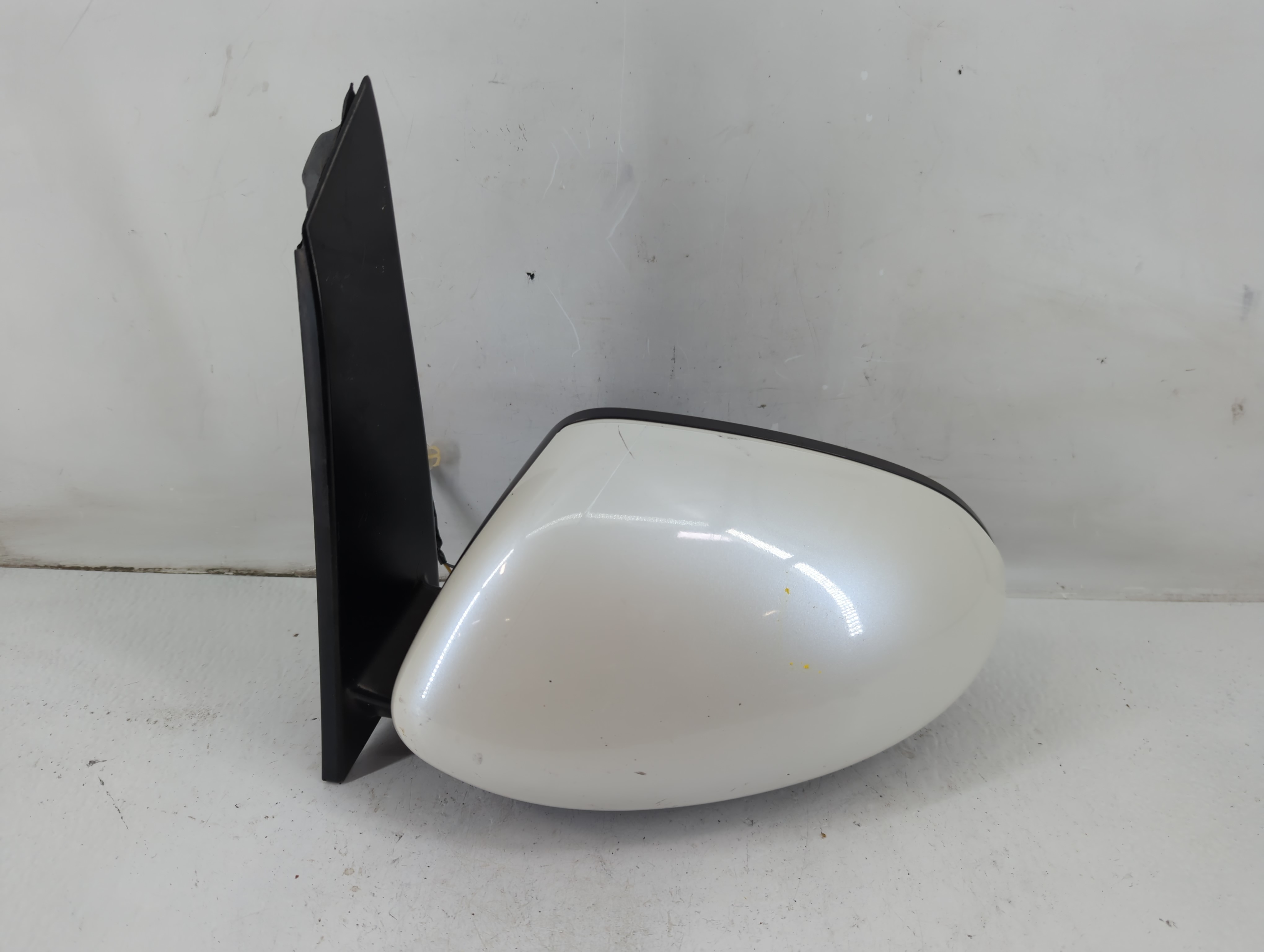 2014-2017 Honda Odyssey Driver Left Side View Power Door Mirror White 1101367 - Oemusedautoparts1.com