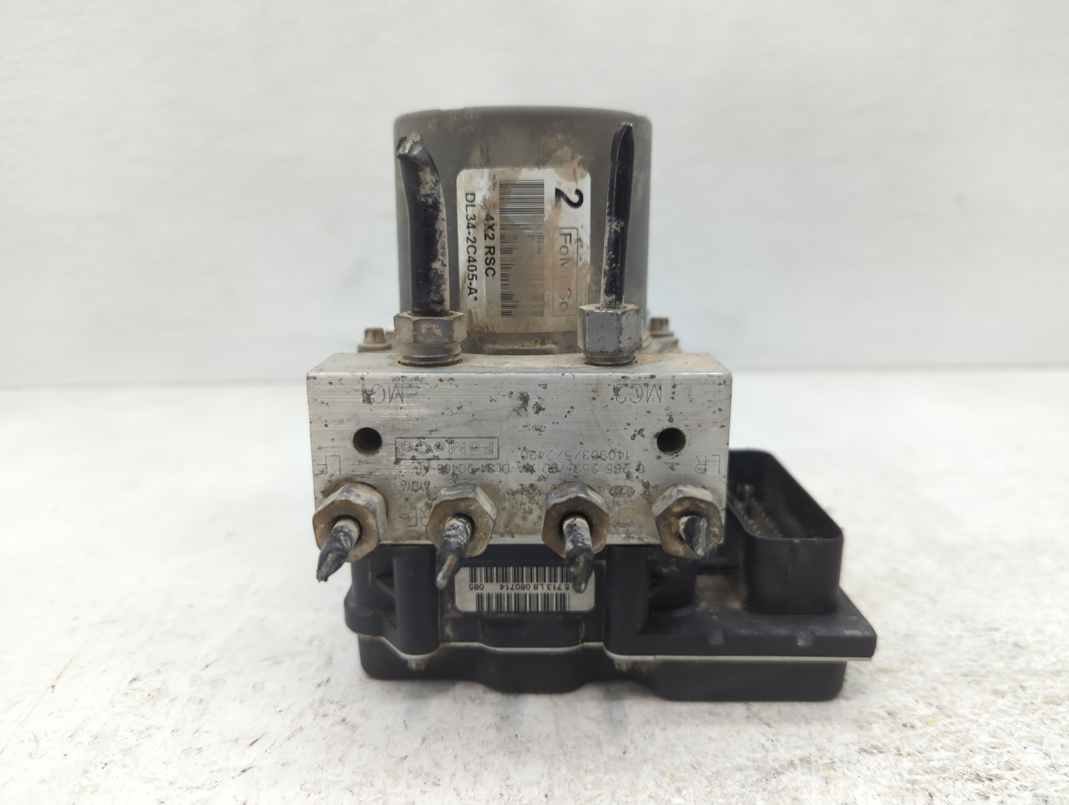 2013-2014 Ford F-150 Abs Pump Control Module 1101374 - Oemusedautoparts1.com