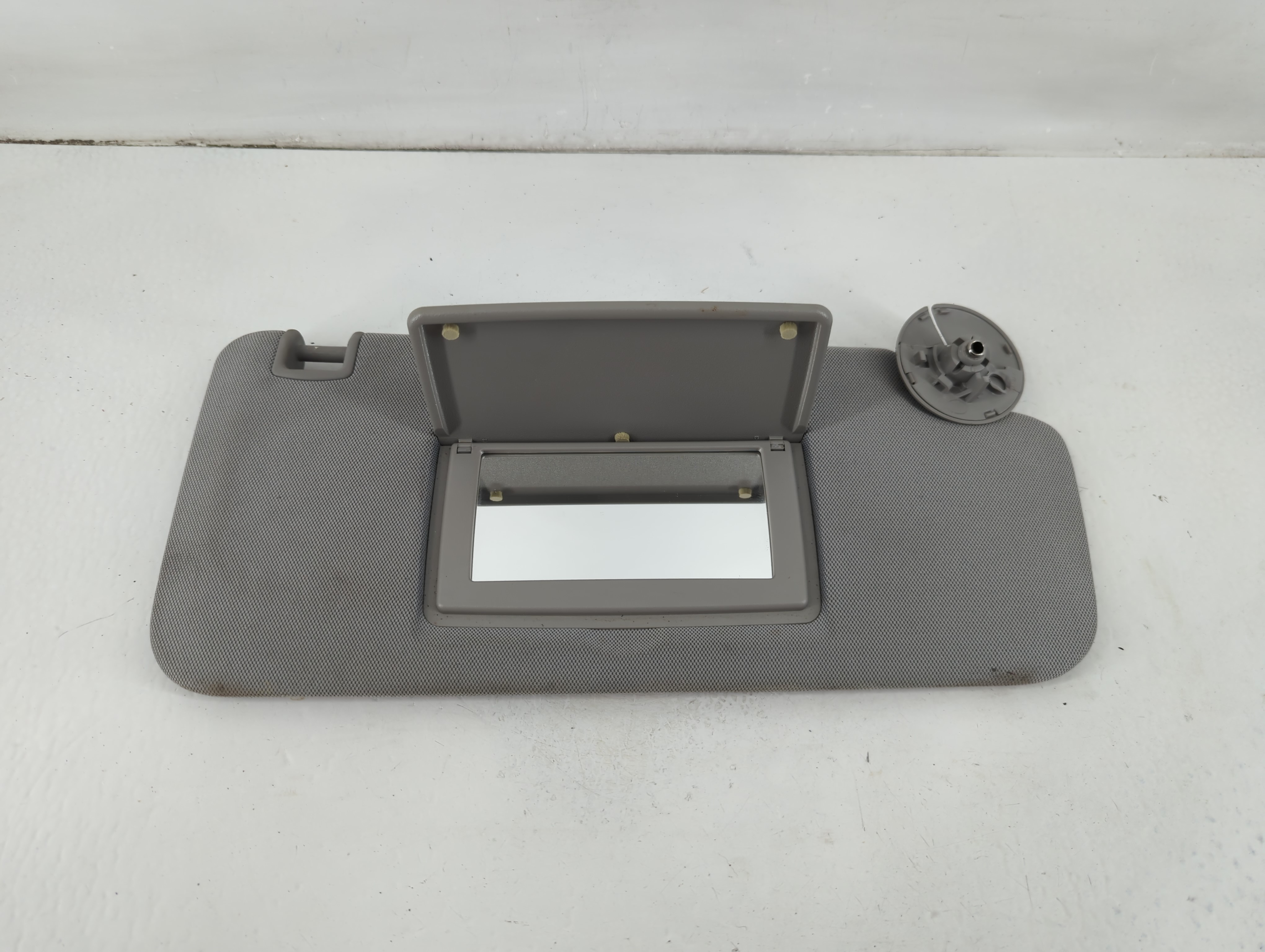 Picture of 2017-2021 Chevrolet Trax Passenger Sun Visor Mirror Right Sunvisor Grey 1101799