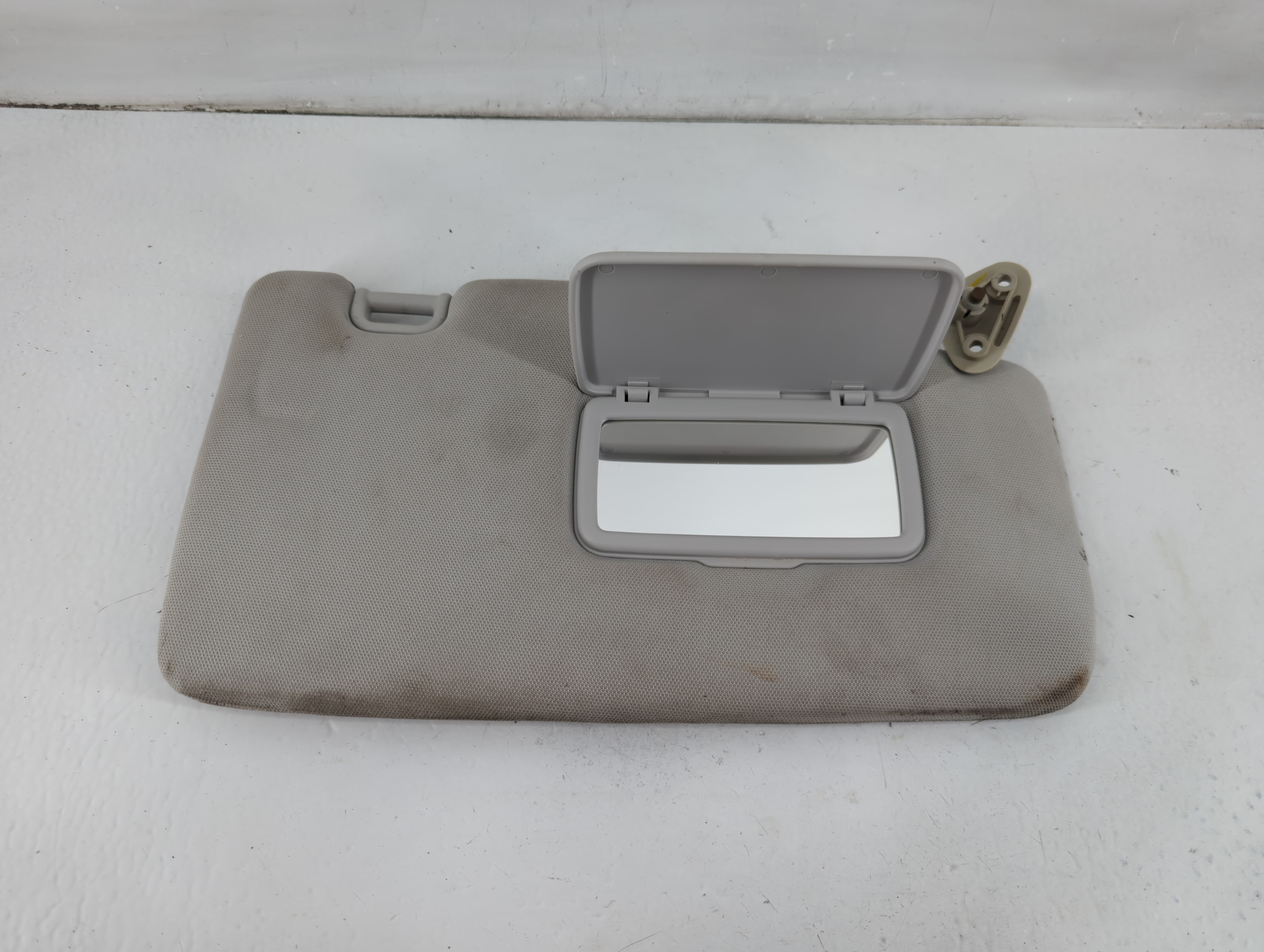 2014 Subaru Forester Passenger Sun Visor Mirror Right Sunvisor Grey 1101800 - Oemusedautoparts1.com