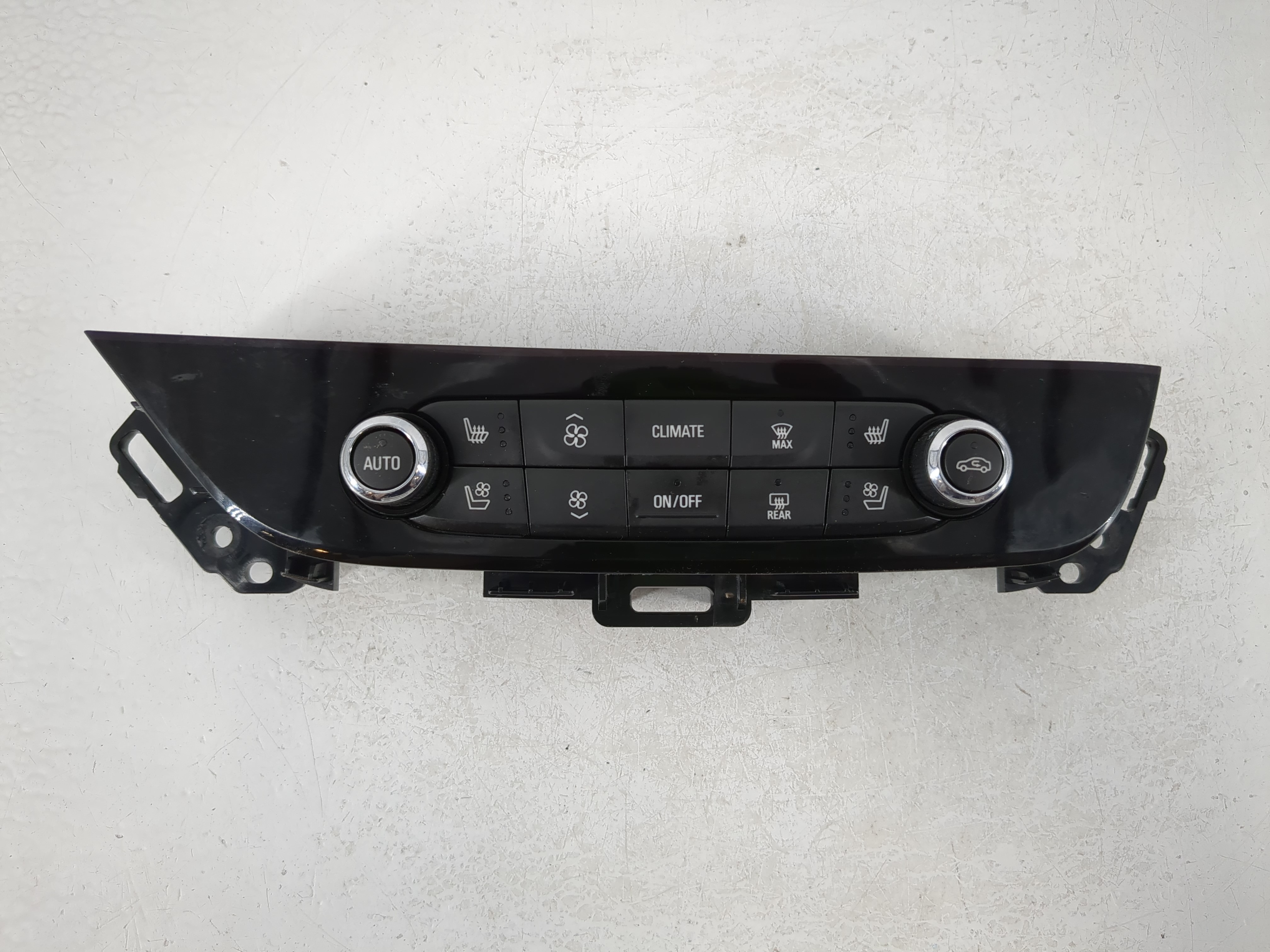 2018-2020 Buick Enclave Ac Heater Climate Control 84497454 1101812 - Oemusedautoparts1.com