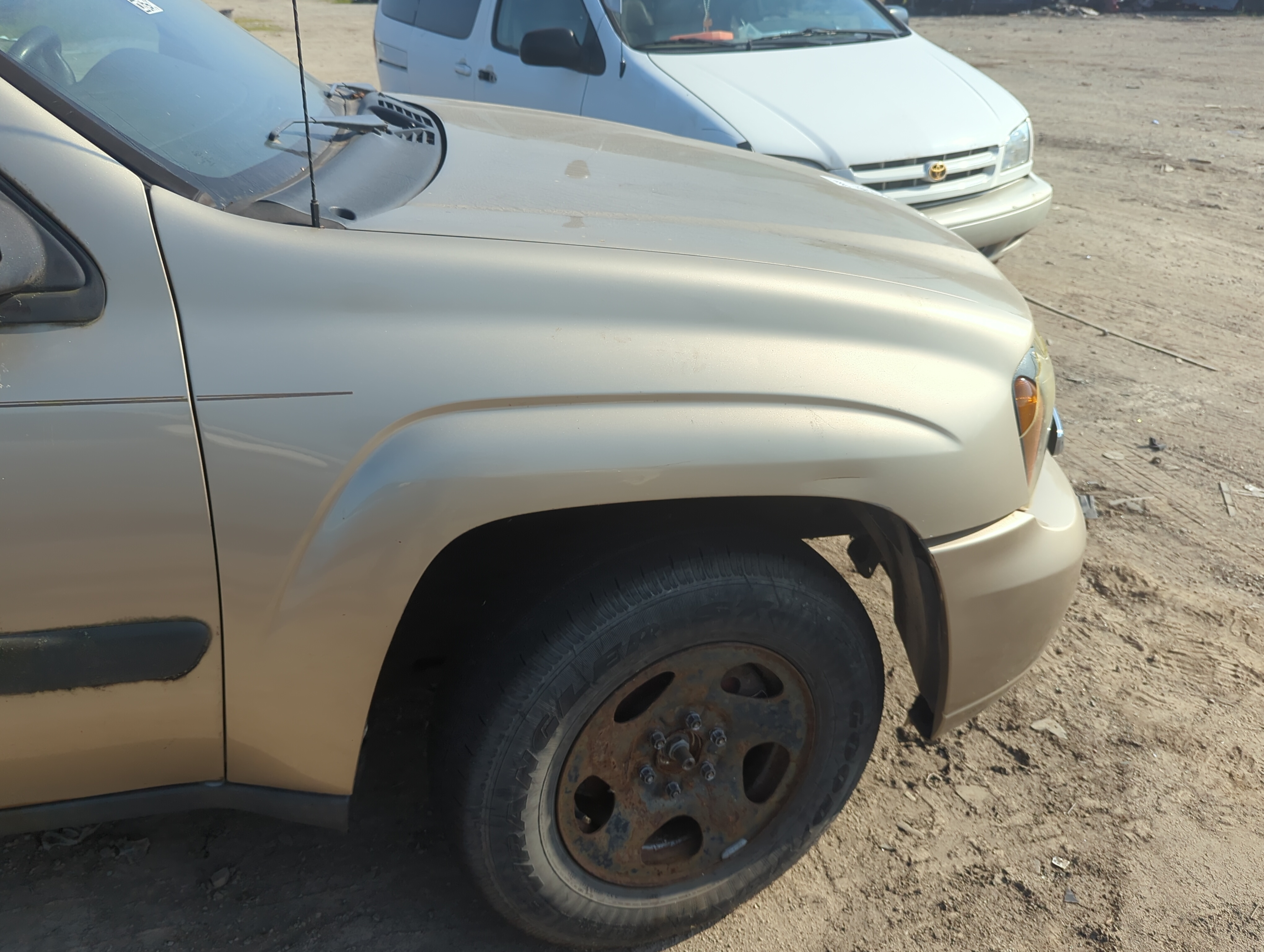 Picture of 2002-2009 Chevrolet Trailblazer Passenger Fender 1101852