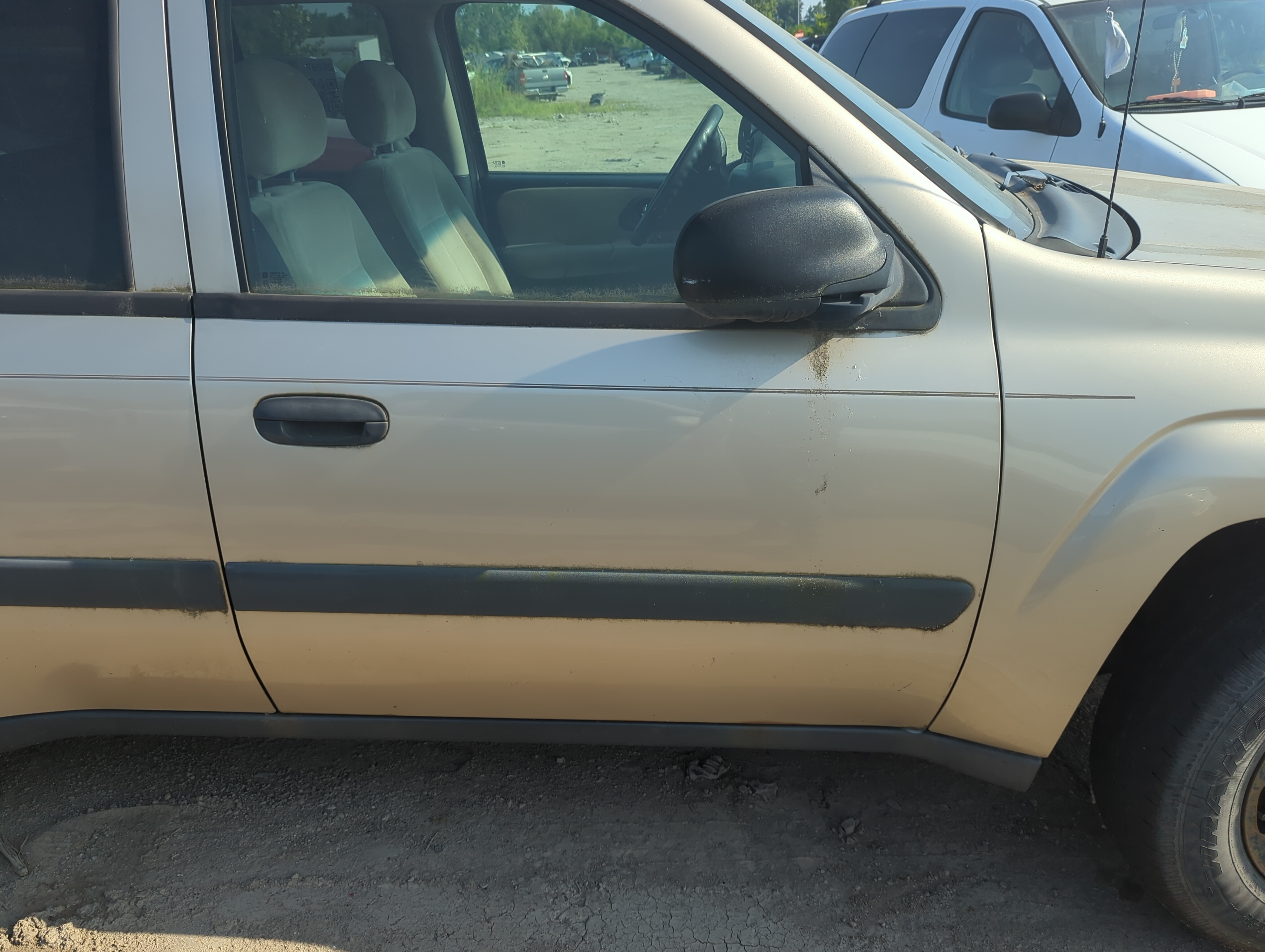 Picture of 2004-2009 Chevrolet Trailblazer Passenger Front Door Oem 1101923