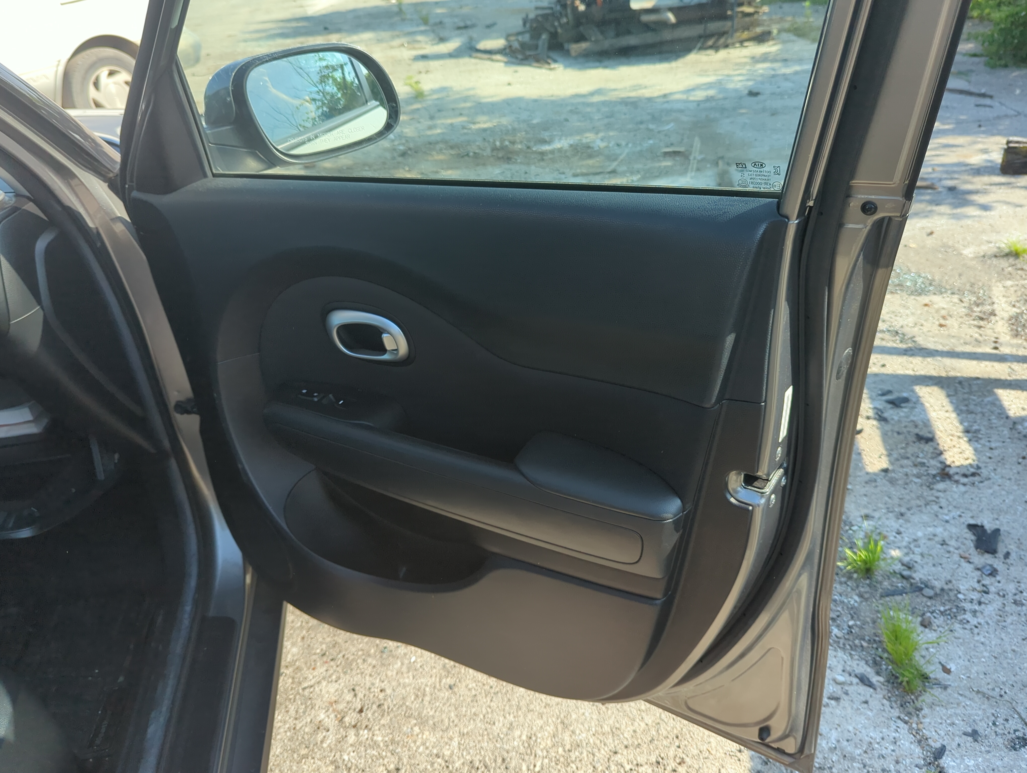 2015 Kia Soul Front Right Passenger Interior Door Panel Trim 1102187 - Oemusedautoparts1.com