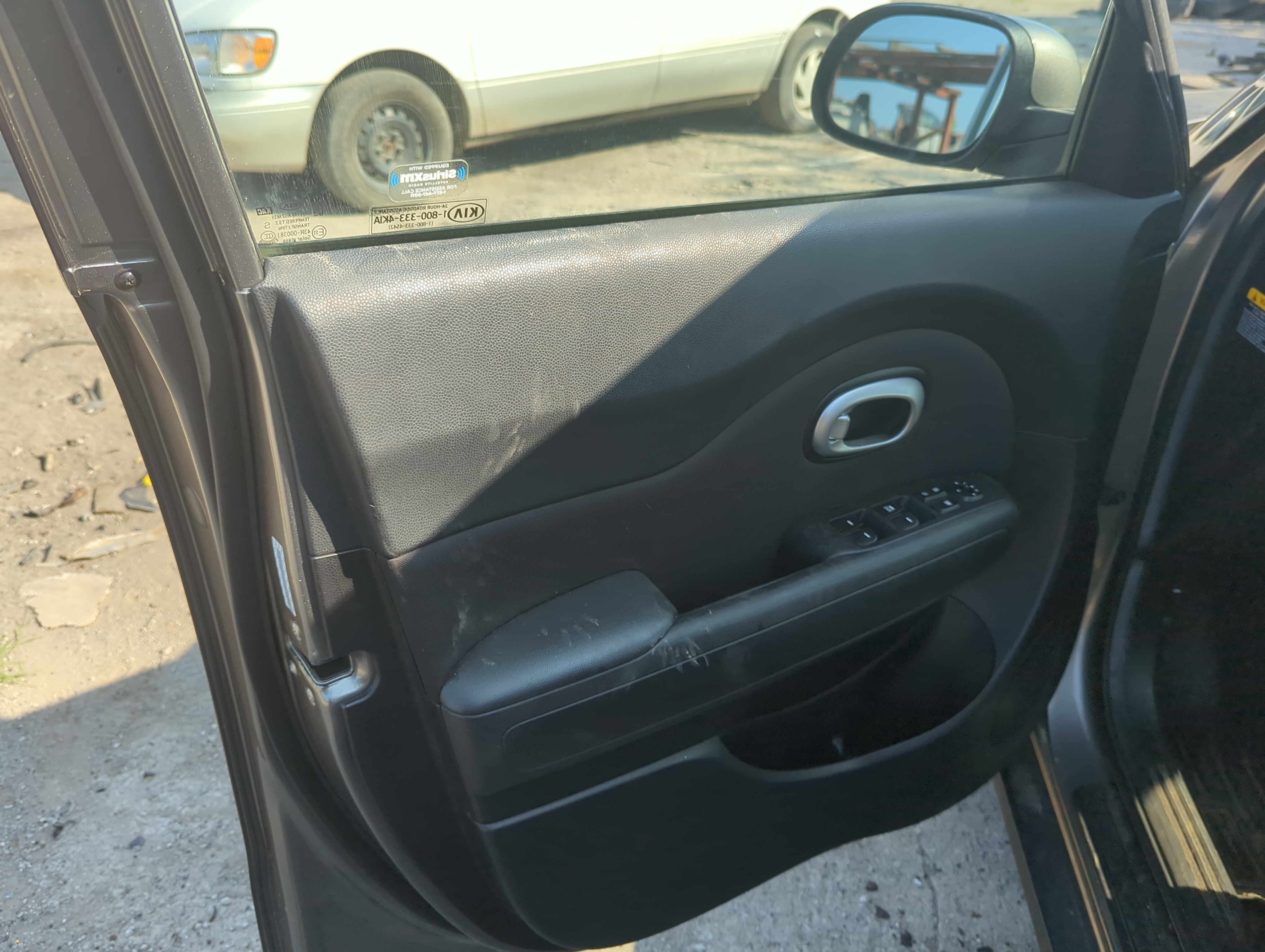 2015 Kia Soul Front Left Driver Interior Door Panel Trim 1102188 - Oemusedautoparts1.com