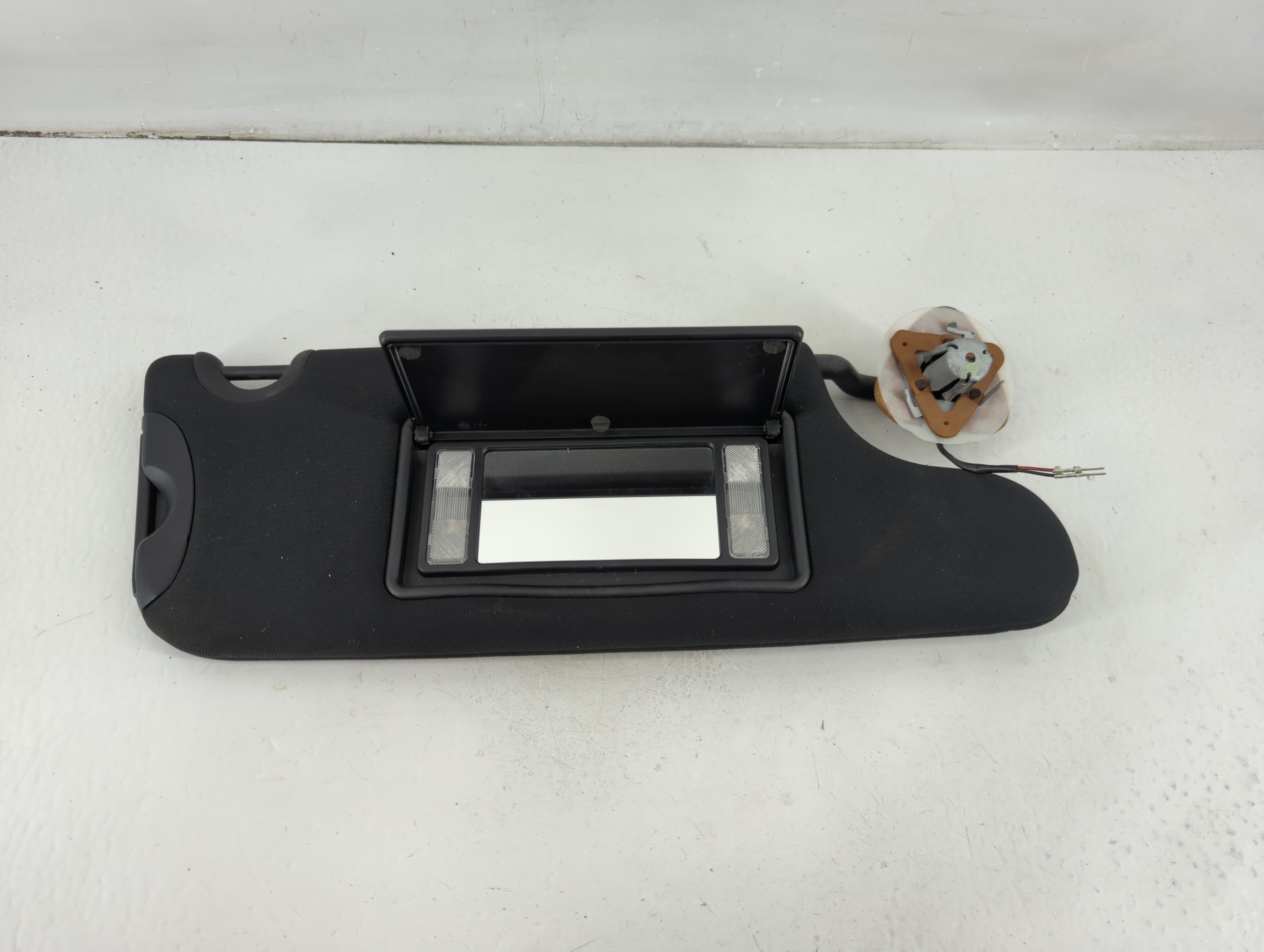 Picture of 2015-2017 Dodge Challenger Passenger Sun Visor Mirror Right Sunvisor 1102356