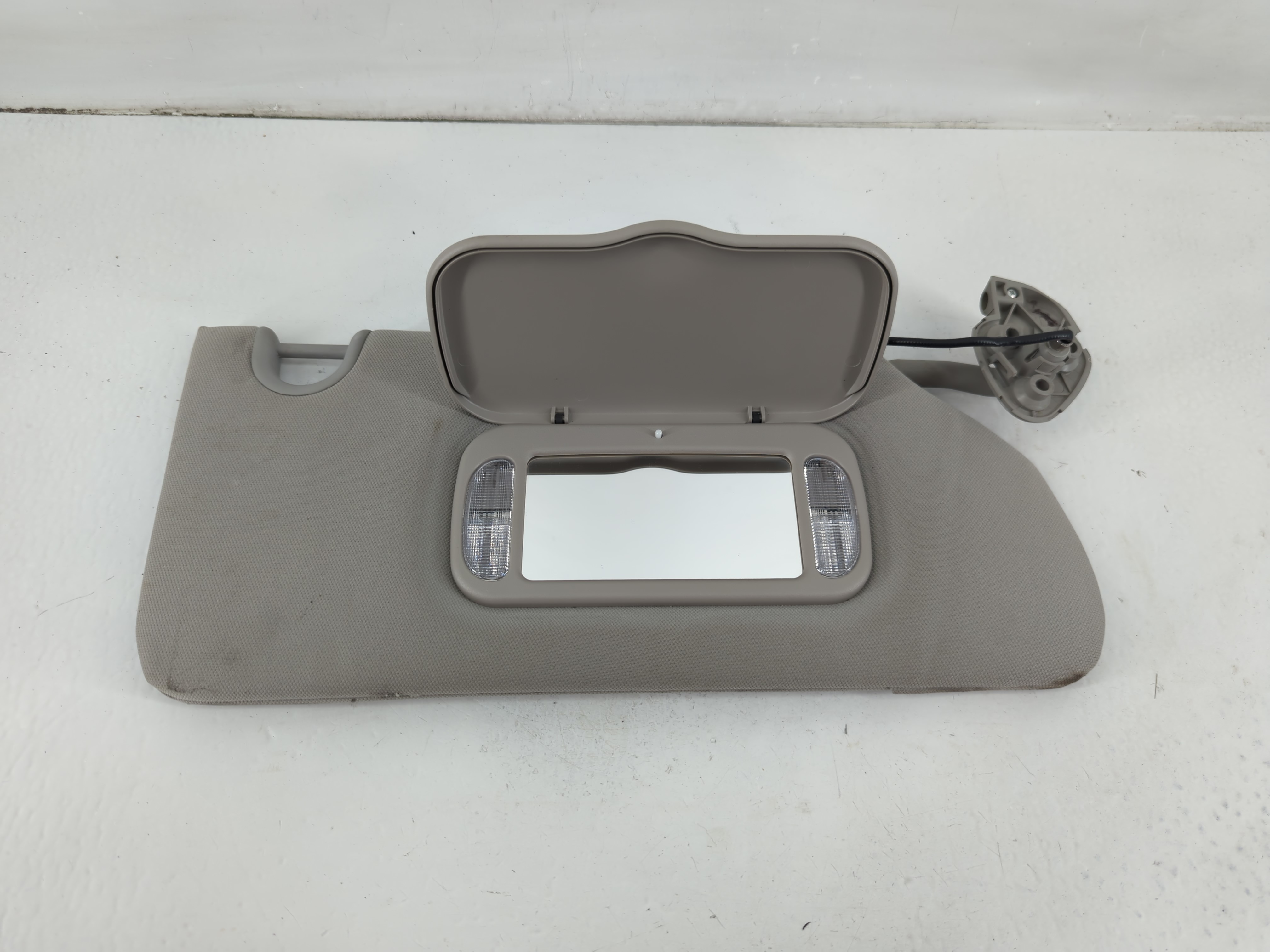 Picture of 2008-2011 Cadillac Dts Passenger Sun Visor Mirror Right Sunvisor Grey 1102390