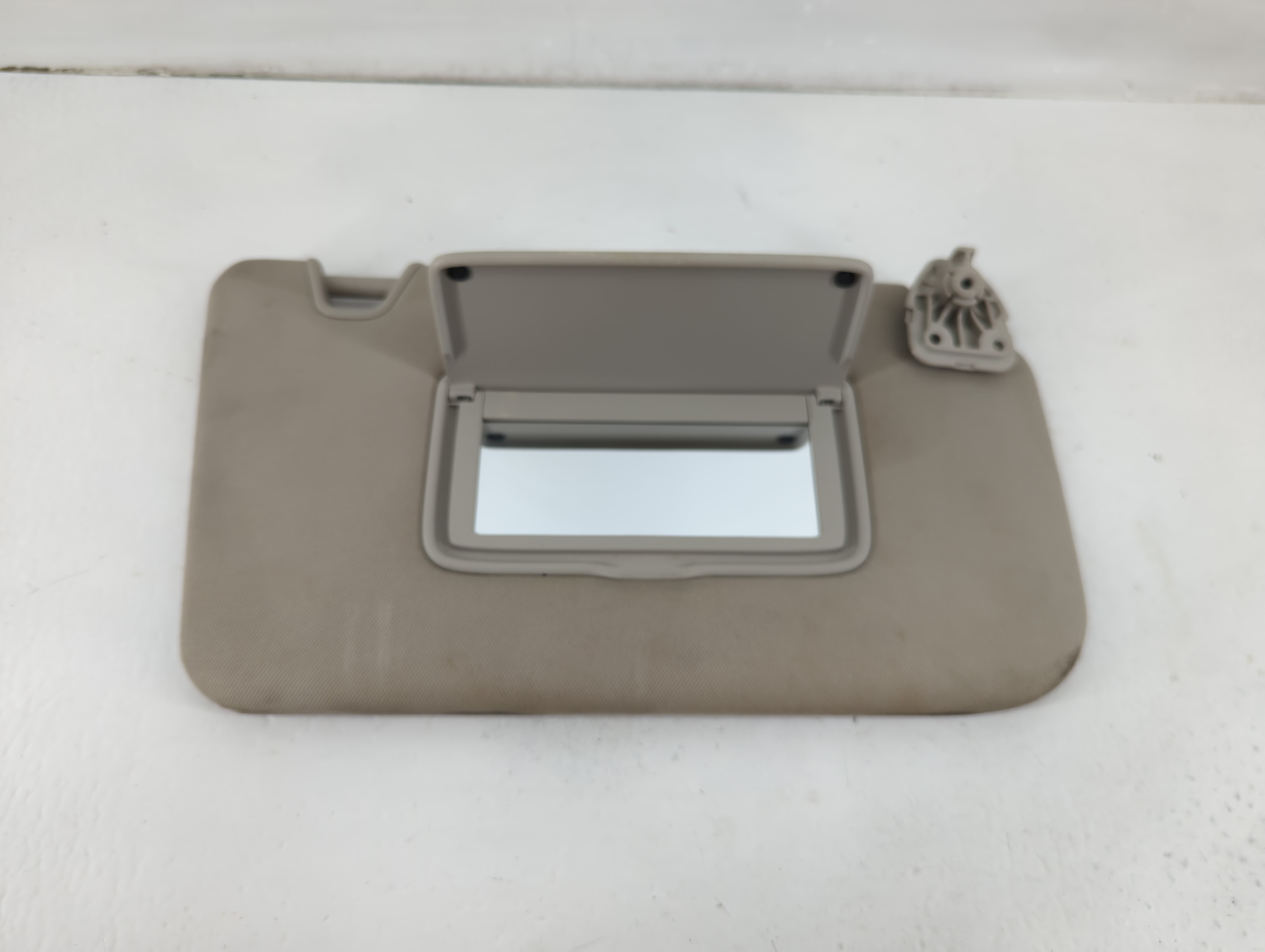 Picture of 2017-2017 Nissan Rogue Passenger Sun Visor Mirror Right Sunvisor 1102392