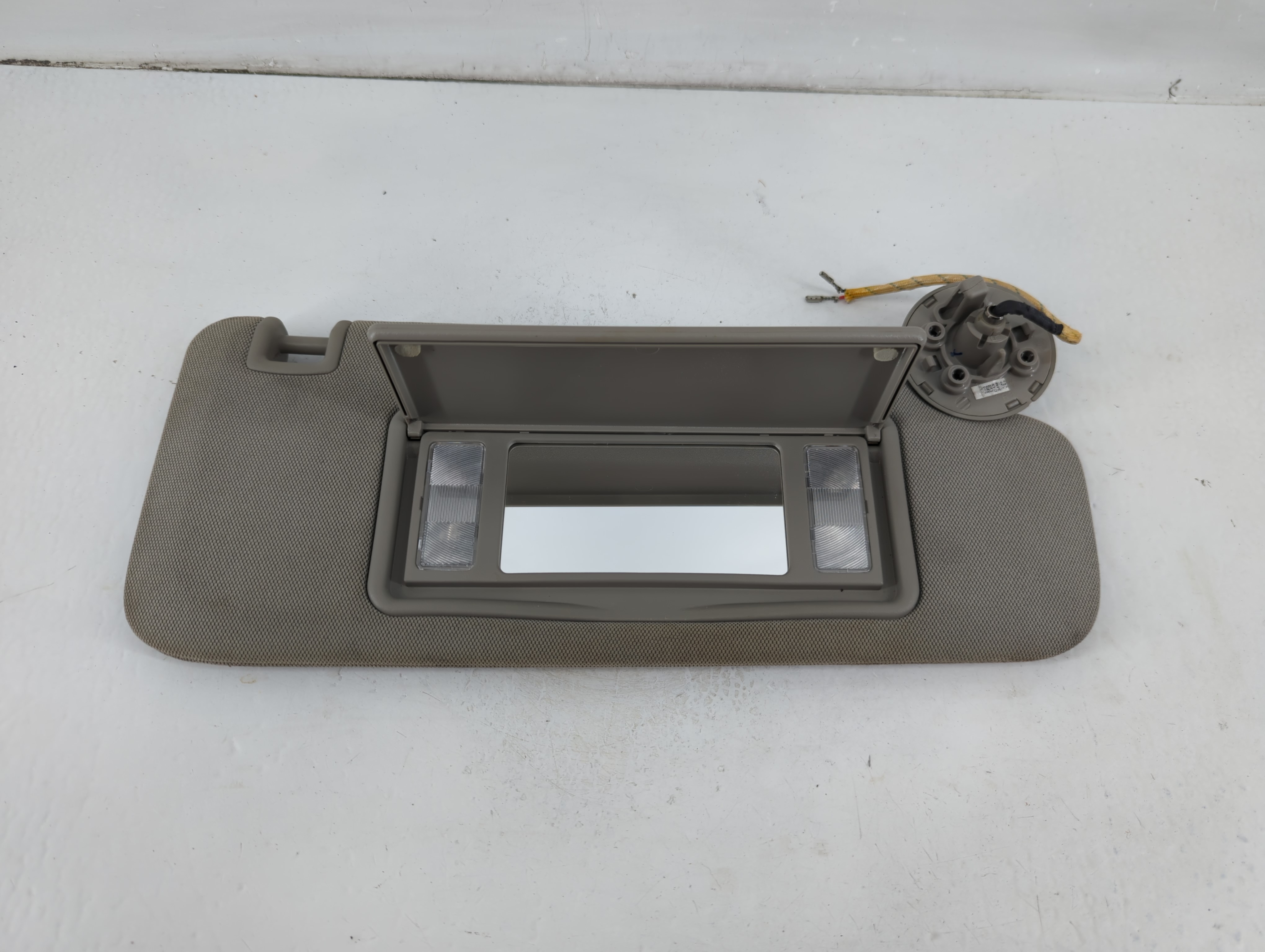 2014-2018 Cadillac Ats Passenger Sun Visor Mirror Right Sunvisor 1102434 - Oemusedautoparts1.com