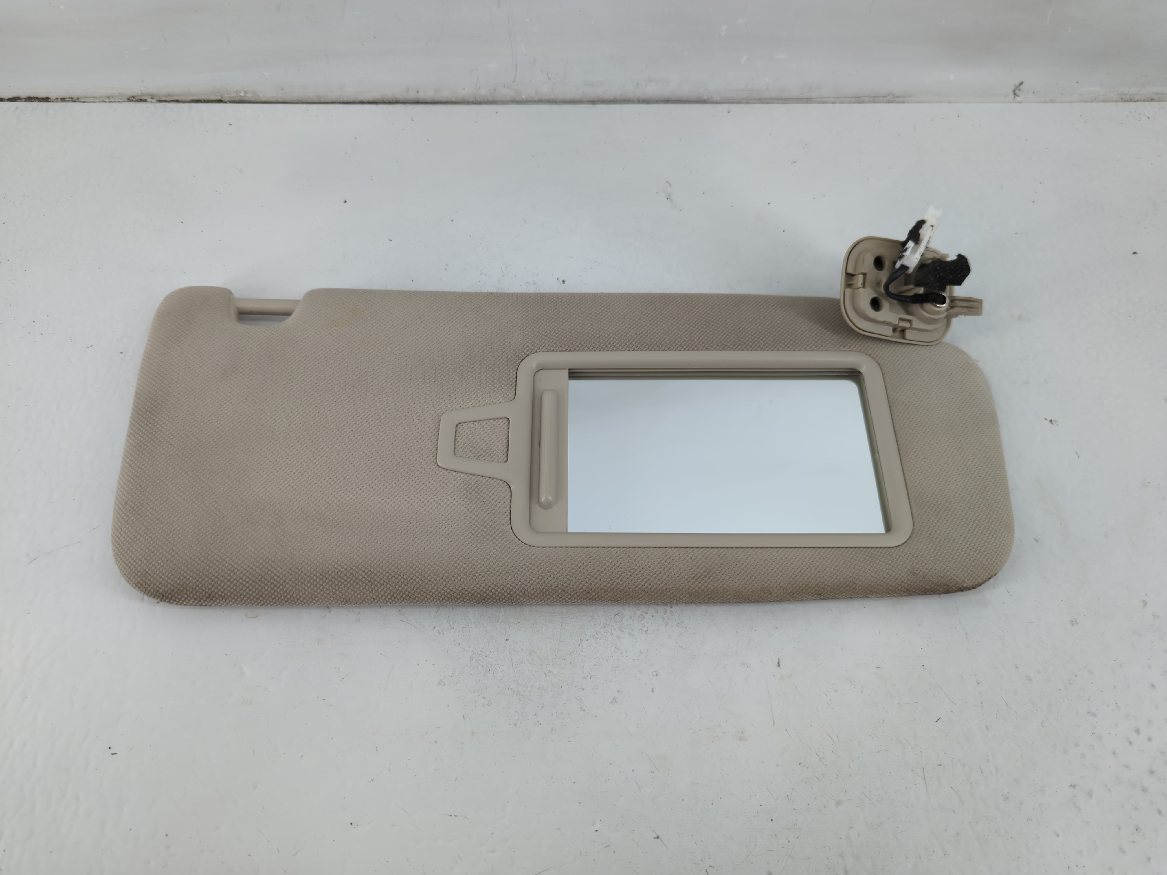 Picture of Genesis G70 Passenger Sun Visor Mirror Right Sunvisor Light Tan 1102439
