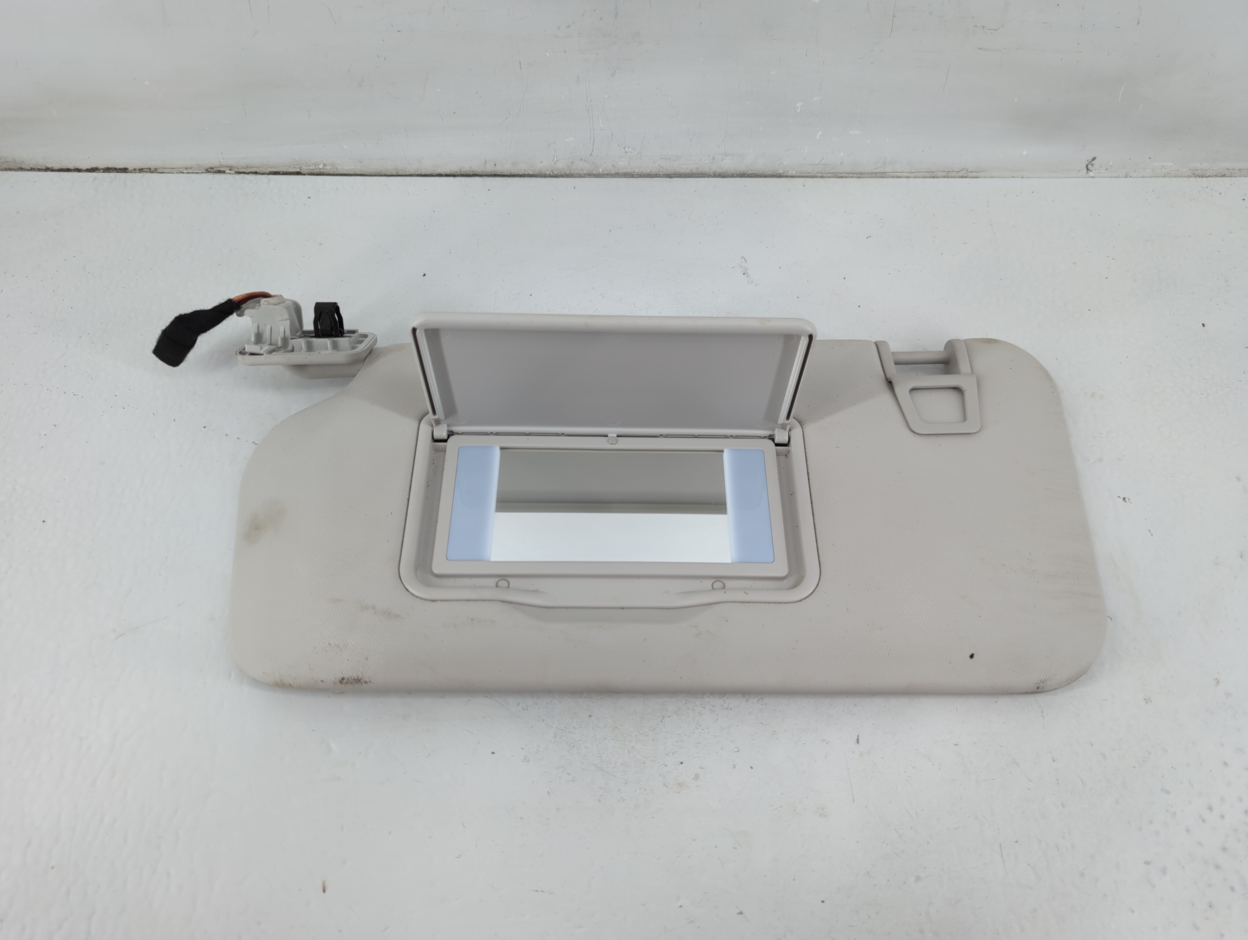 Picture of 2021-2022 Ford Escape Passenger Sun Visor Mirror Right Sunvisor Ivory 1102447