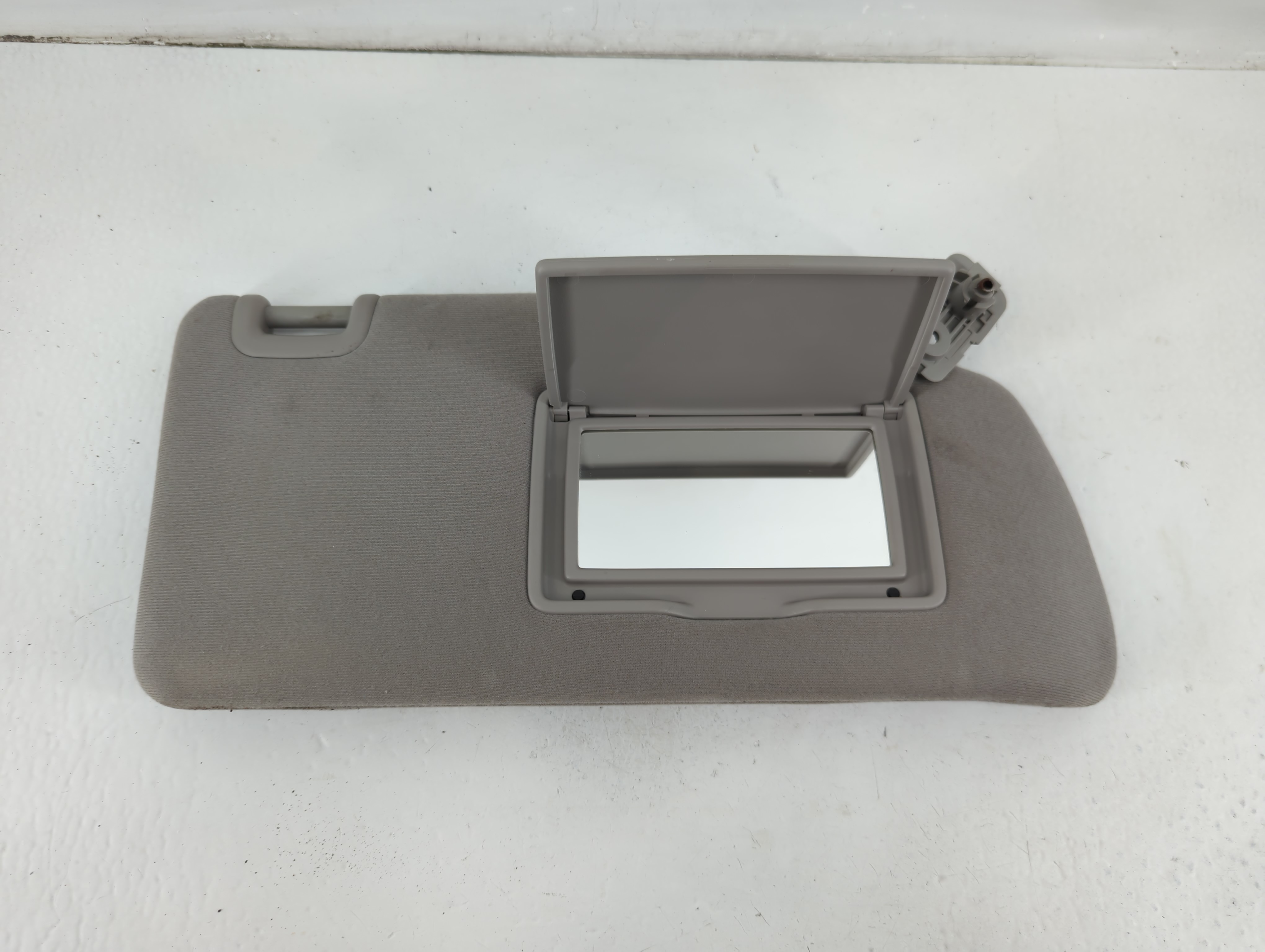 Picture of 2013-2021 Nissan Frontier Passenger Sun Visor Mirror Right Sunvisor Grey 1102480