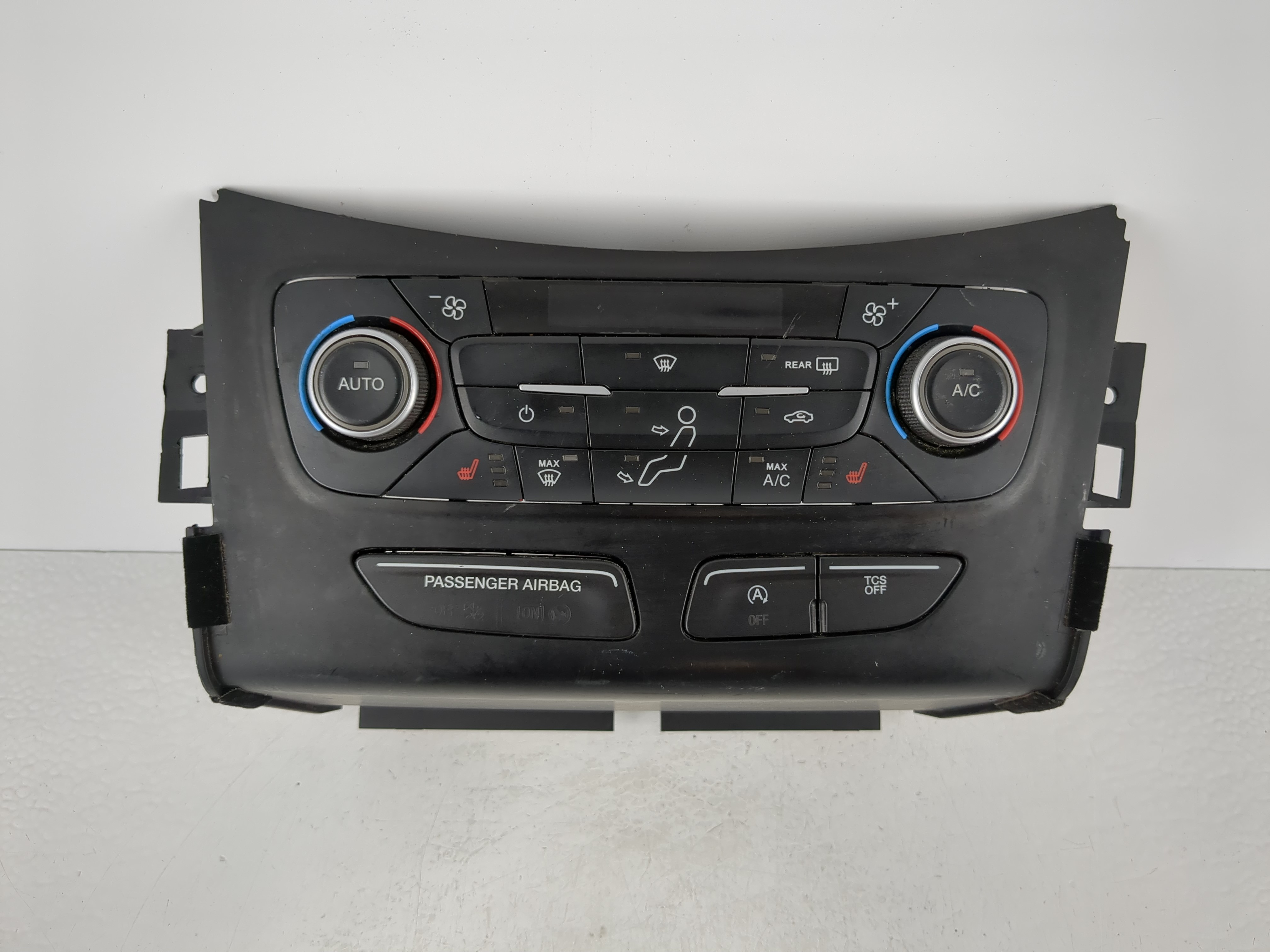 2018-2019 Ford Escape Ac Heater Climate Control Gj5t-18c612-cj 1102490 - Oemusedautoparts1.com