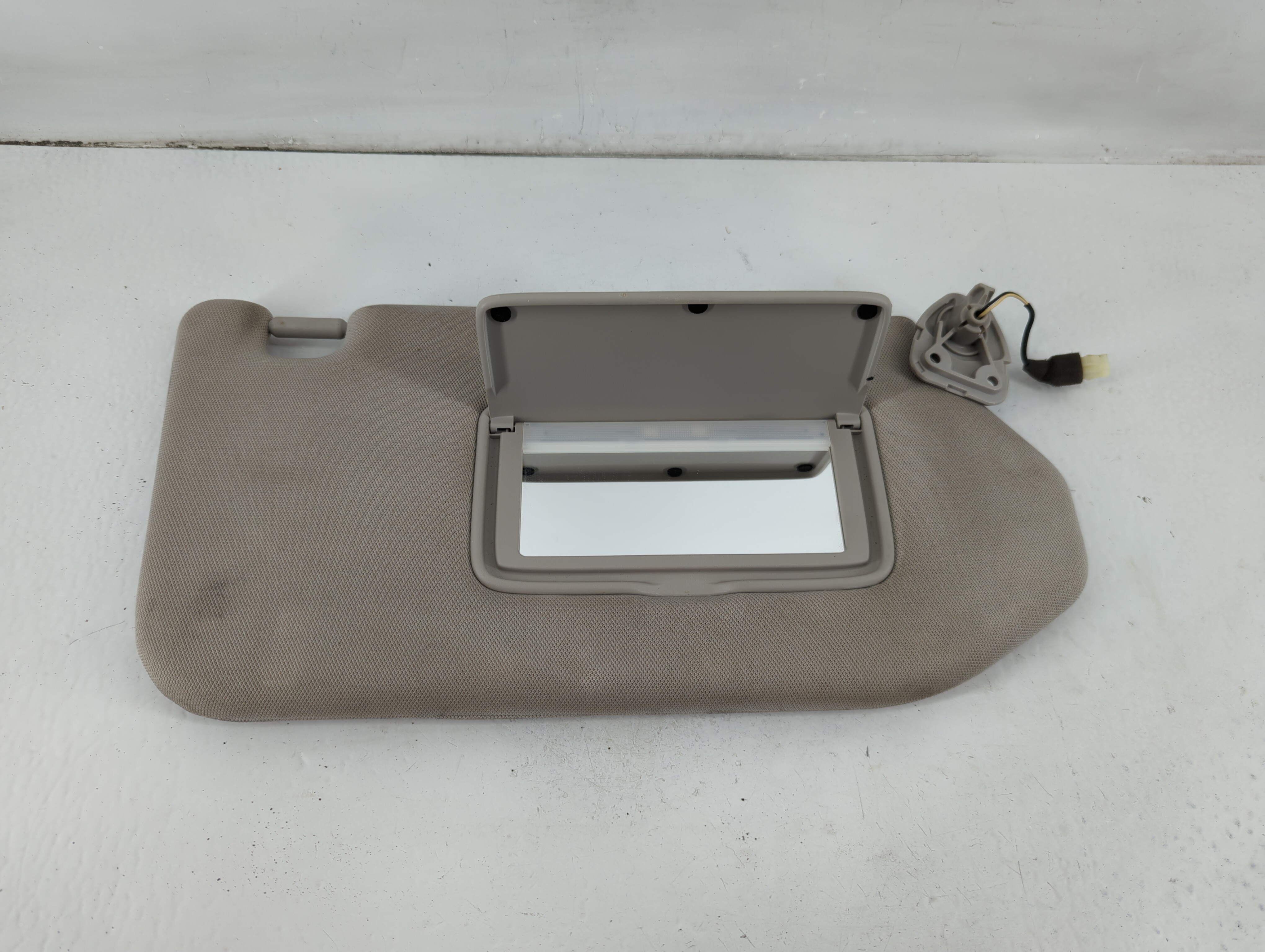 Picture of 2019-2020 Nissan Pathfinder Passenger Sun Visor Mirror Right Sunvisor 1102512