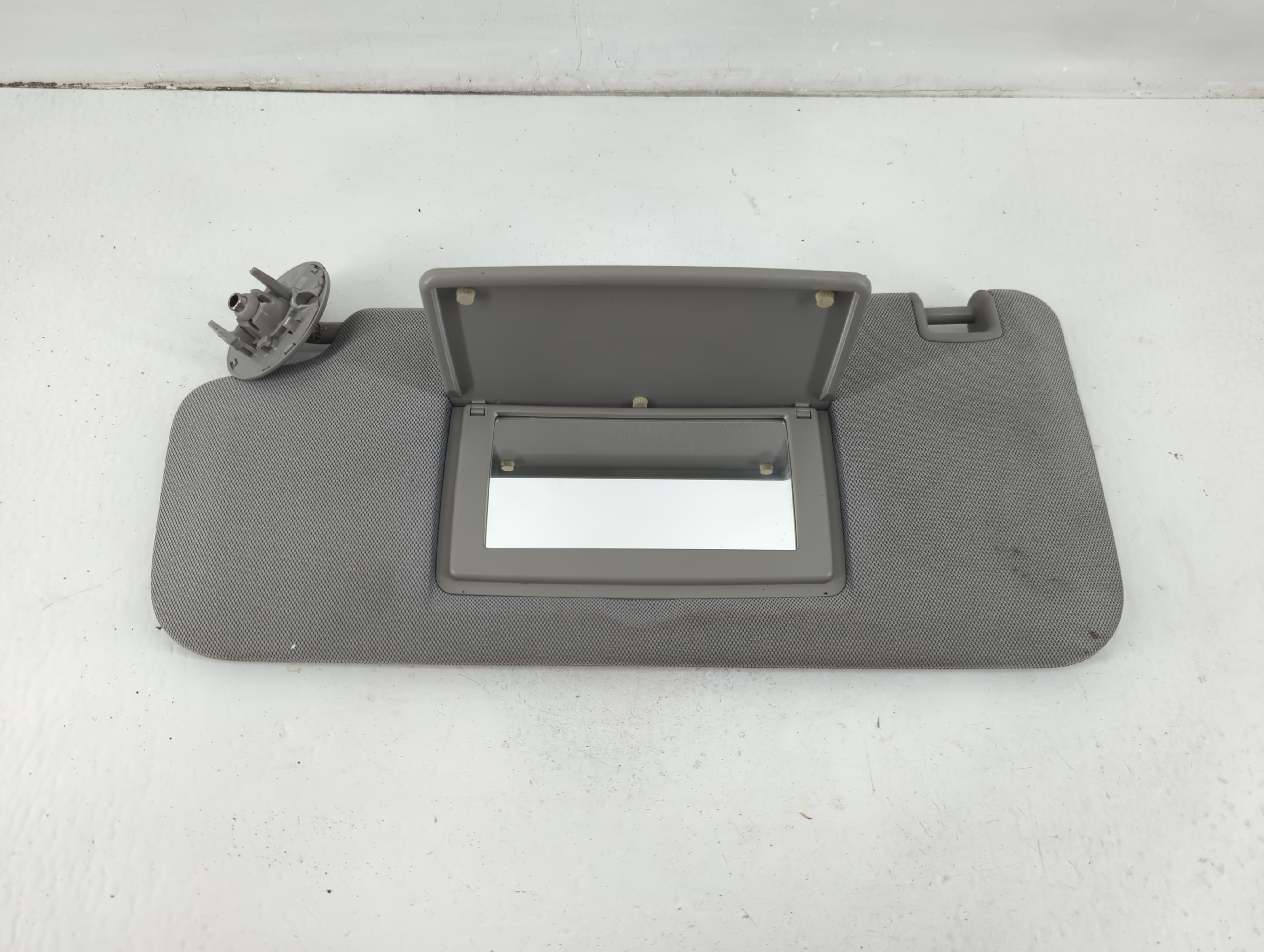 Picture of 2017-2021 Chevrolet Trax Driver Sun Visor Mirror Left Sunvisor Grey 1102516