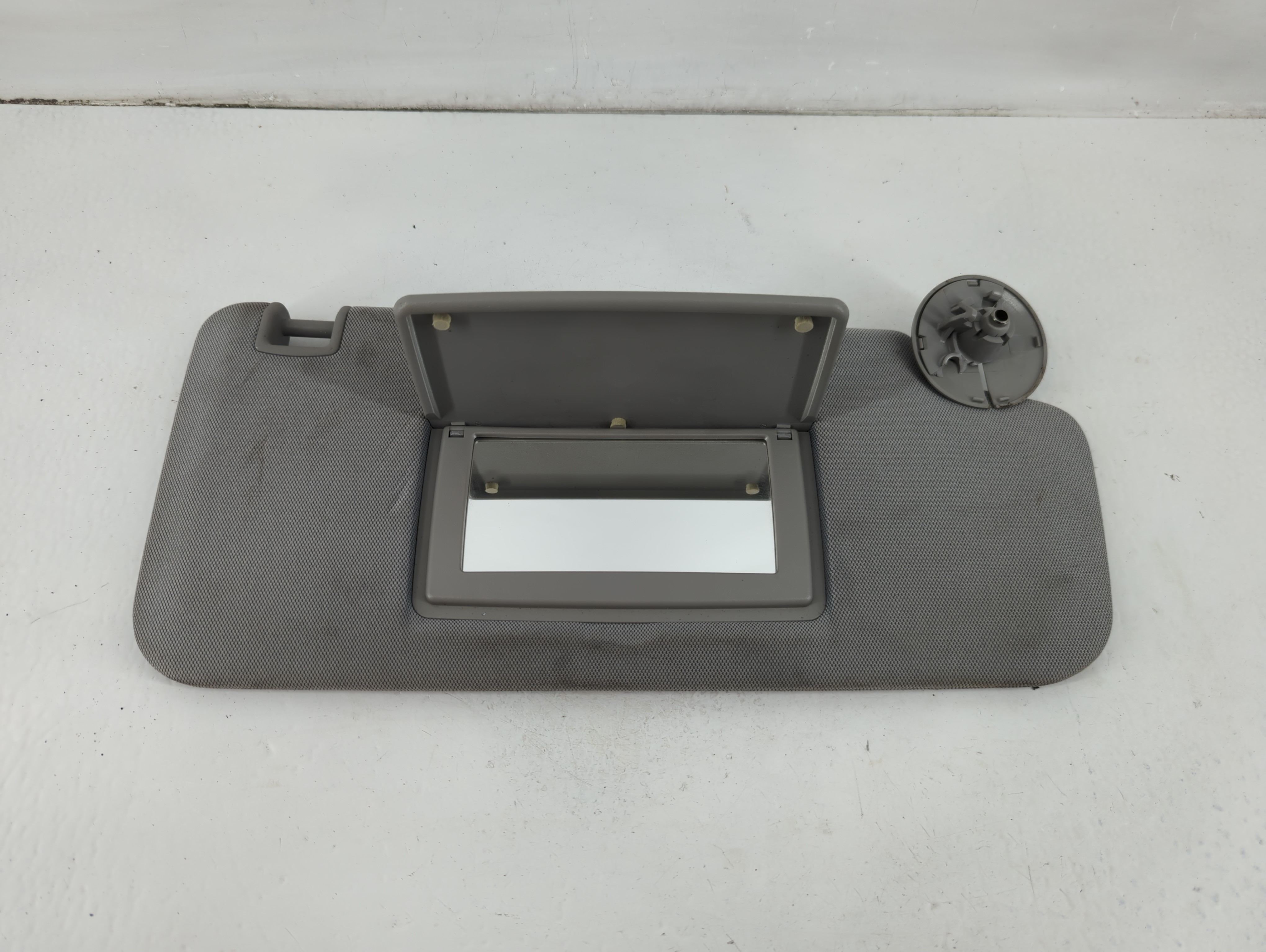 Picture of 2017-2021 Chevrolet Trax Passenger Sun Visor Mirror Right Sunvisor Grey 1102517
