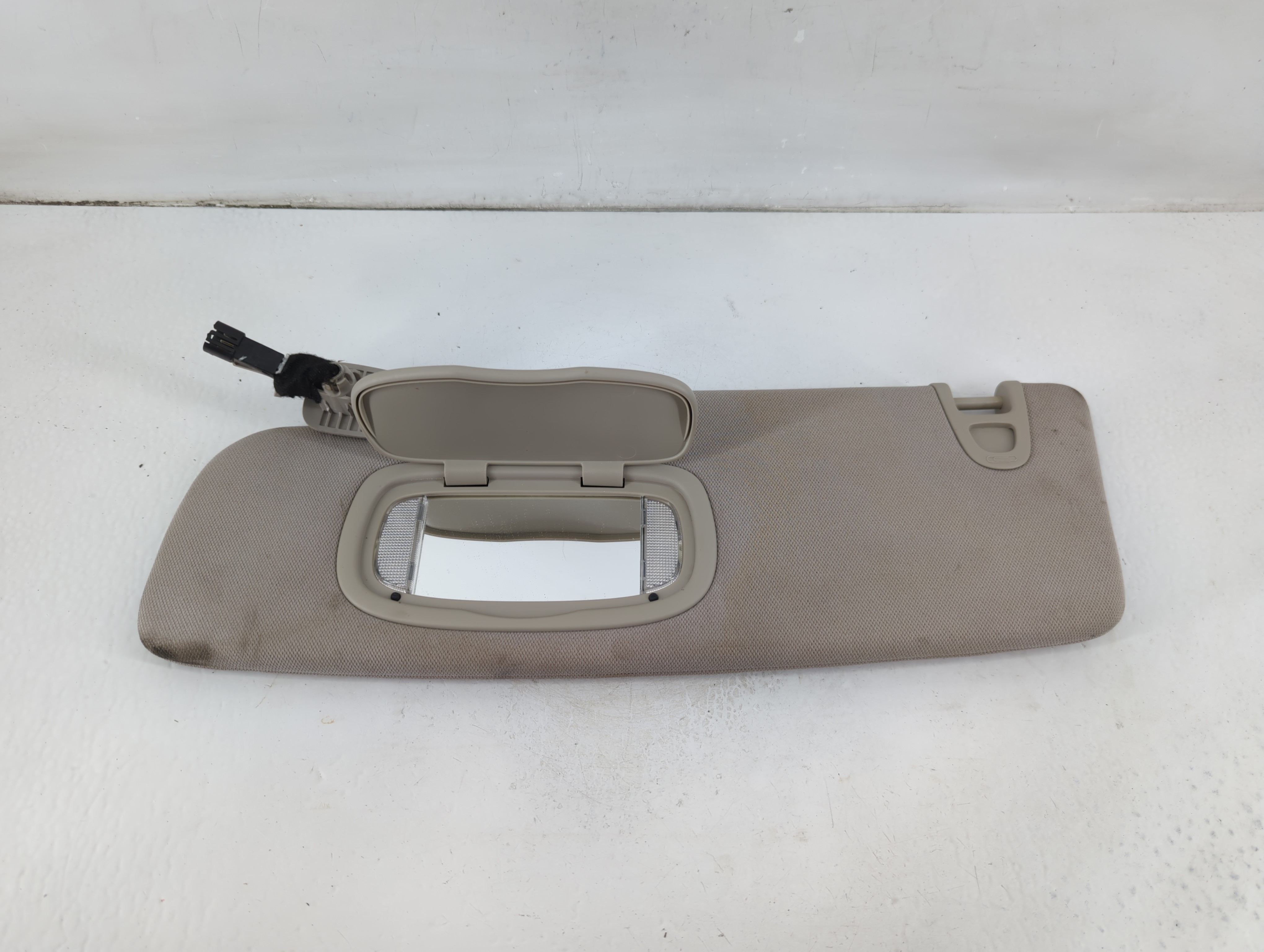 Picture of 2017-2020 Chrysler Pacifica Driver Sun Visor Mirror Left Sunvisor Grey 1102540