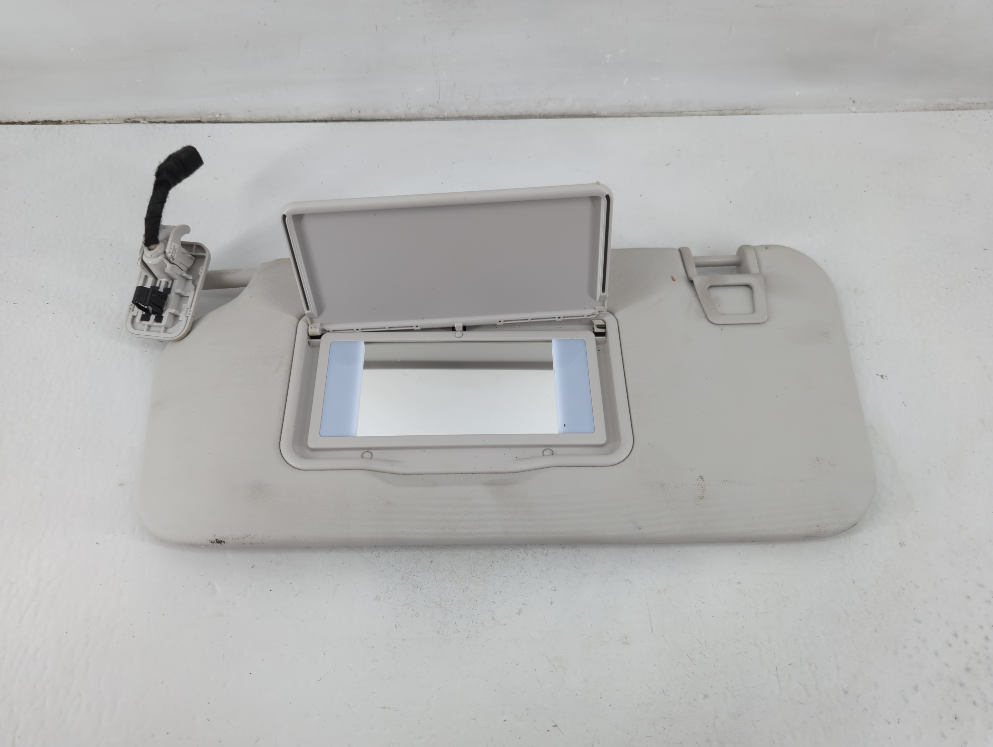 Picture of Ford Mustang Driver Sun Visor Mirror Left Sunvisor Ivory 1102546