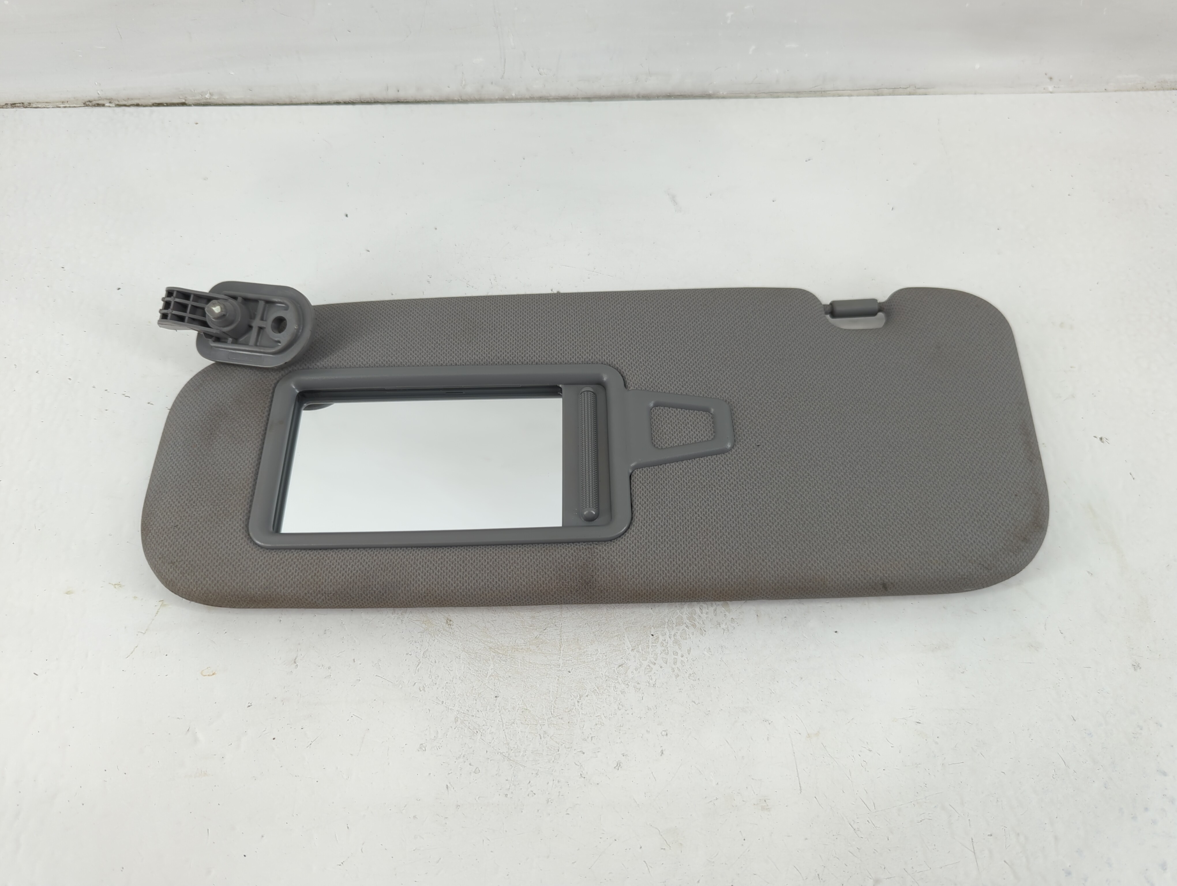 Picture of 2014-2017 Hyundai Accent Passenger Sun Visor Mirror Right Sunvisor 1102547