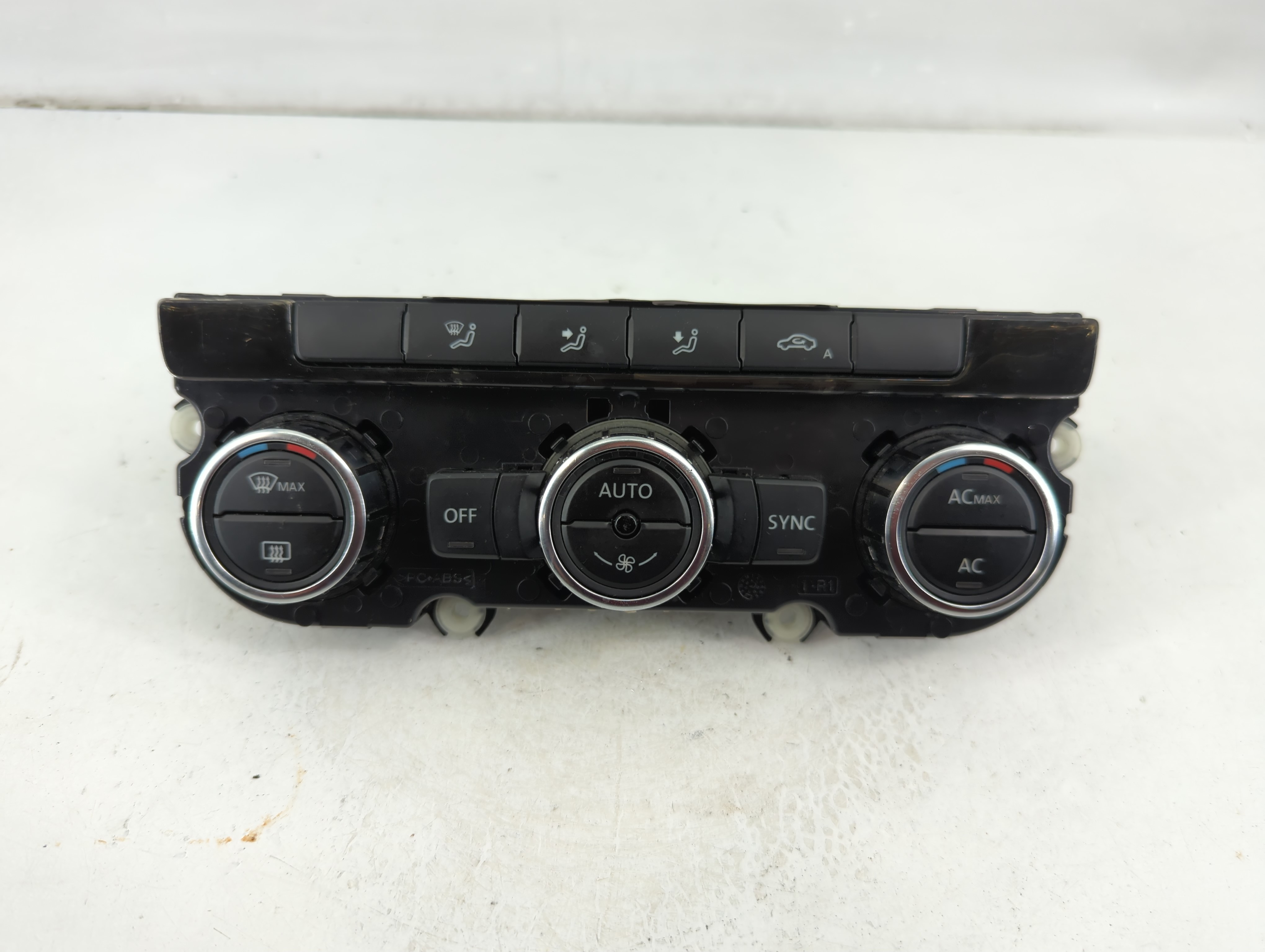 Picture of 2012-2012 Volkswagen Passat Ac Heater Climate Control 561 907 044L Iky 1102573