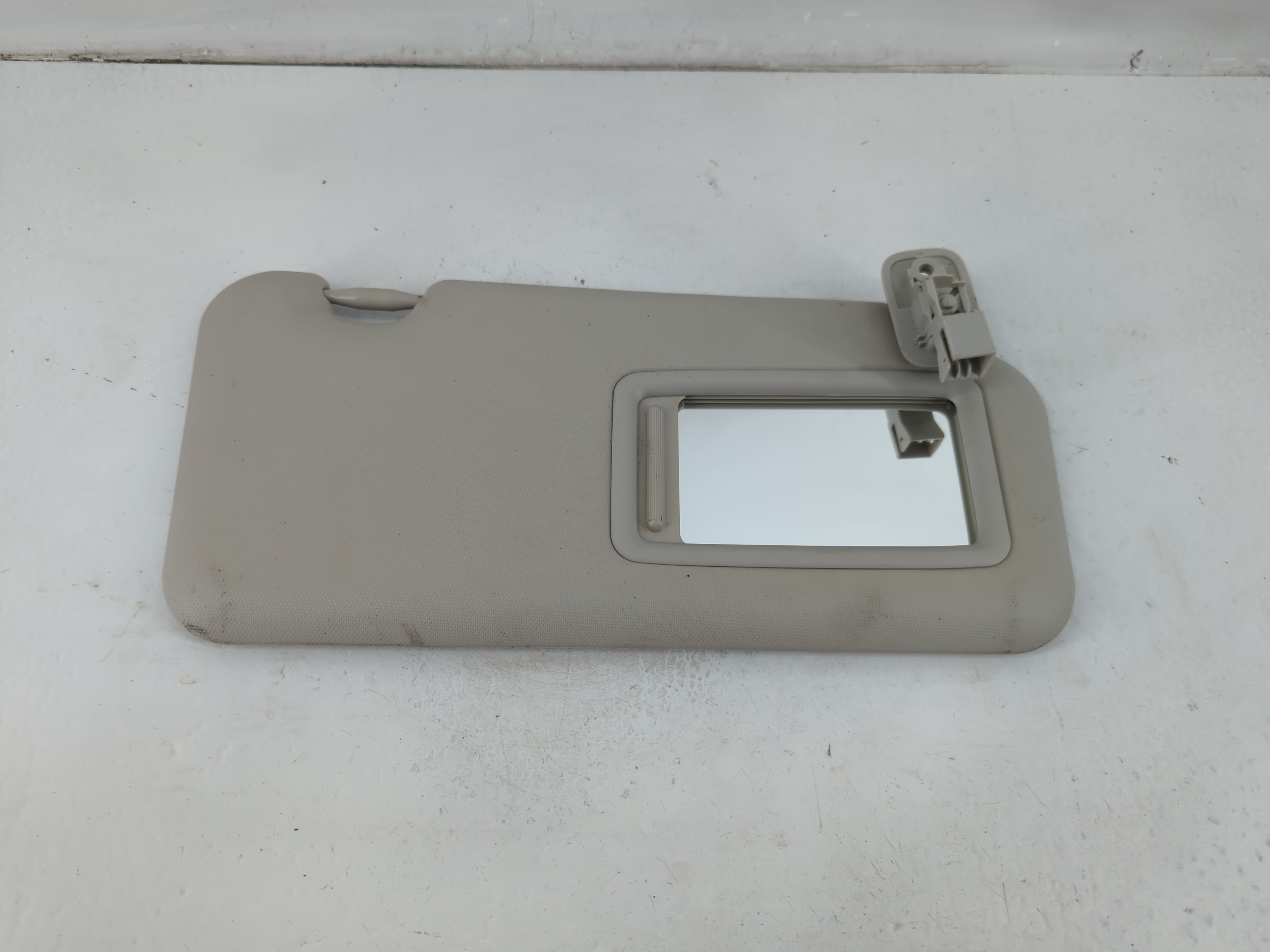 Picture of 2019-2020 Toyota Yaris Passenger Sun Visor Mirror Right Sunvisor 1102576
