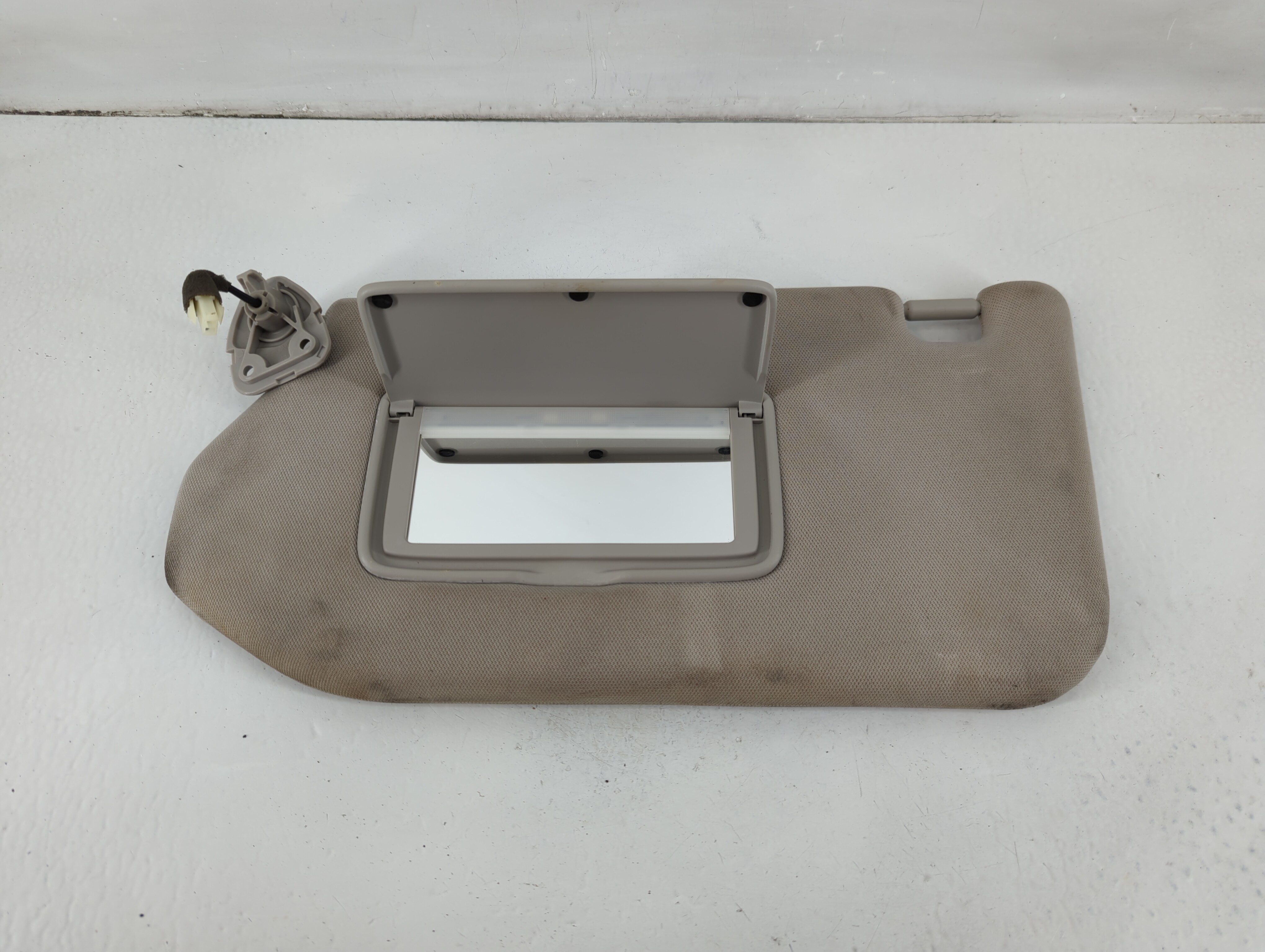 Picture of 2019-2020 Nissan Pathfinder Driver Sun Visor Mirror Left Sunvisor 1102583