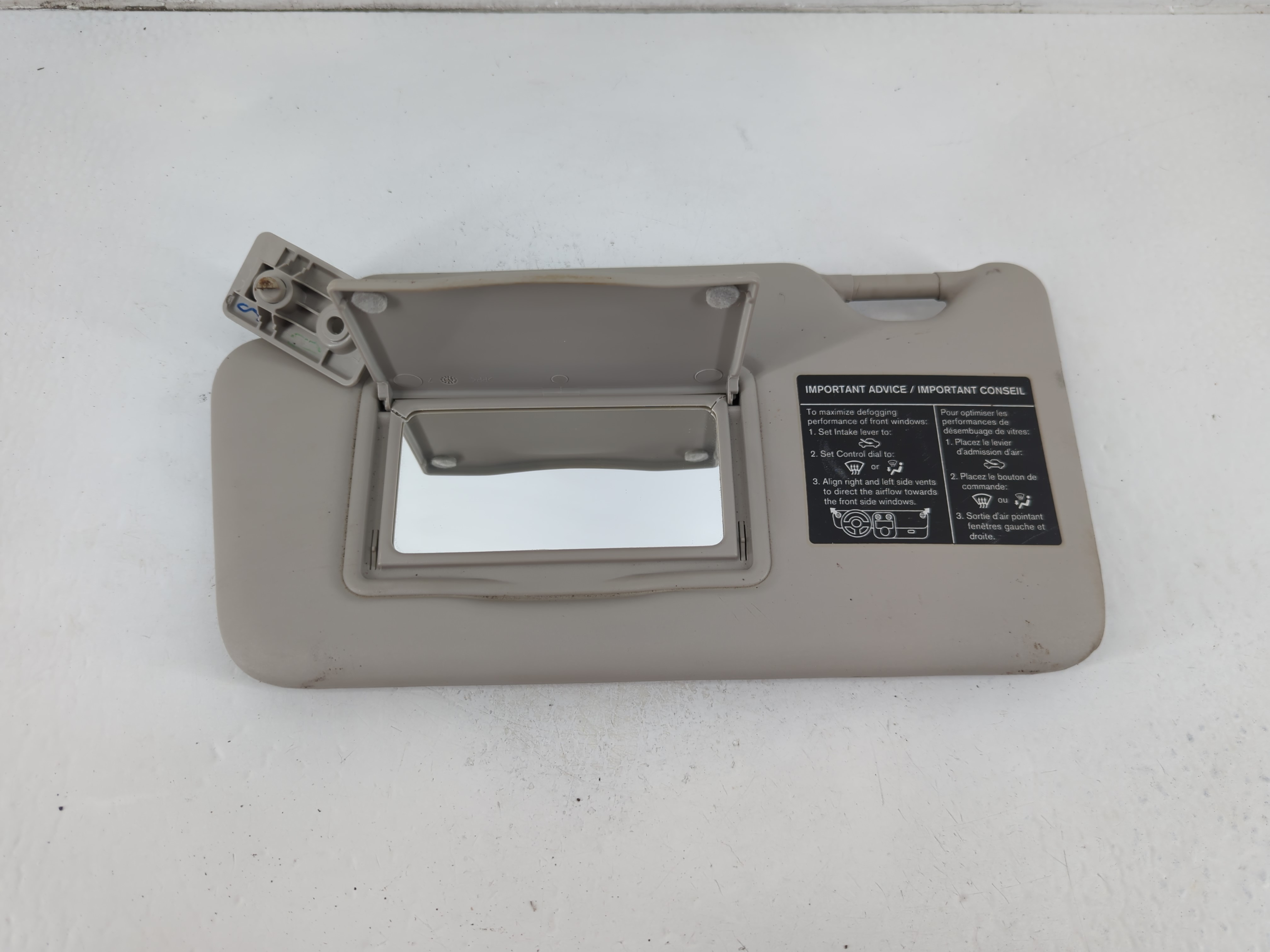 Picture of 2012-2015 Nissan Versa Driver Sun Visor Mirror Left Sunvisor Grey 1102634