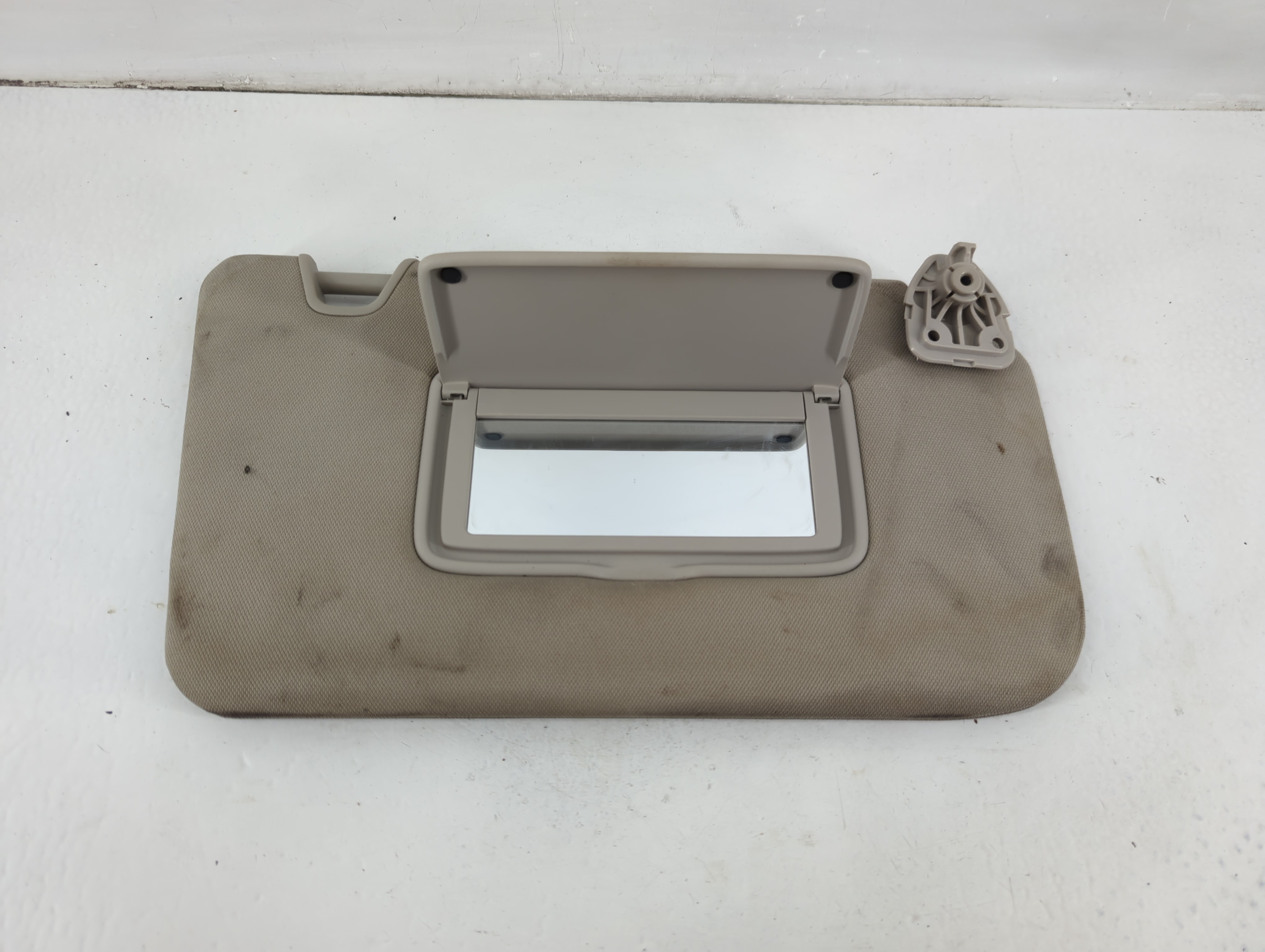 Picture of 2014-2017 Nissan Rogue Passenger Sun Visor Mirror Right Sunvisor Grey 1102652