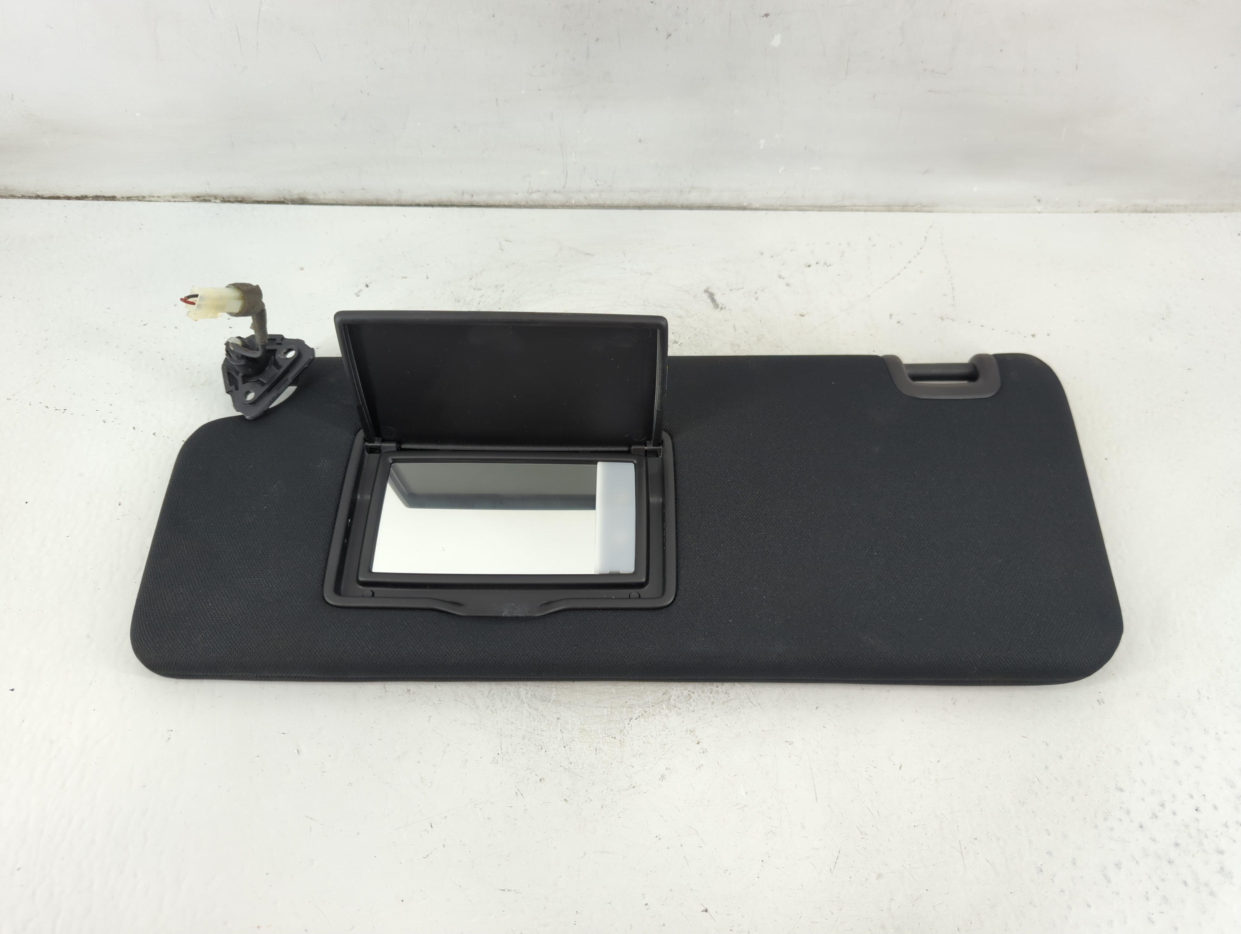 2023 Nissan Titan Driver Sun Visor Mirror Left Sunvisor Black 1102655 - Oemusedautoparts1.com