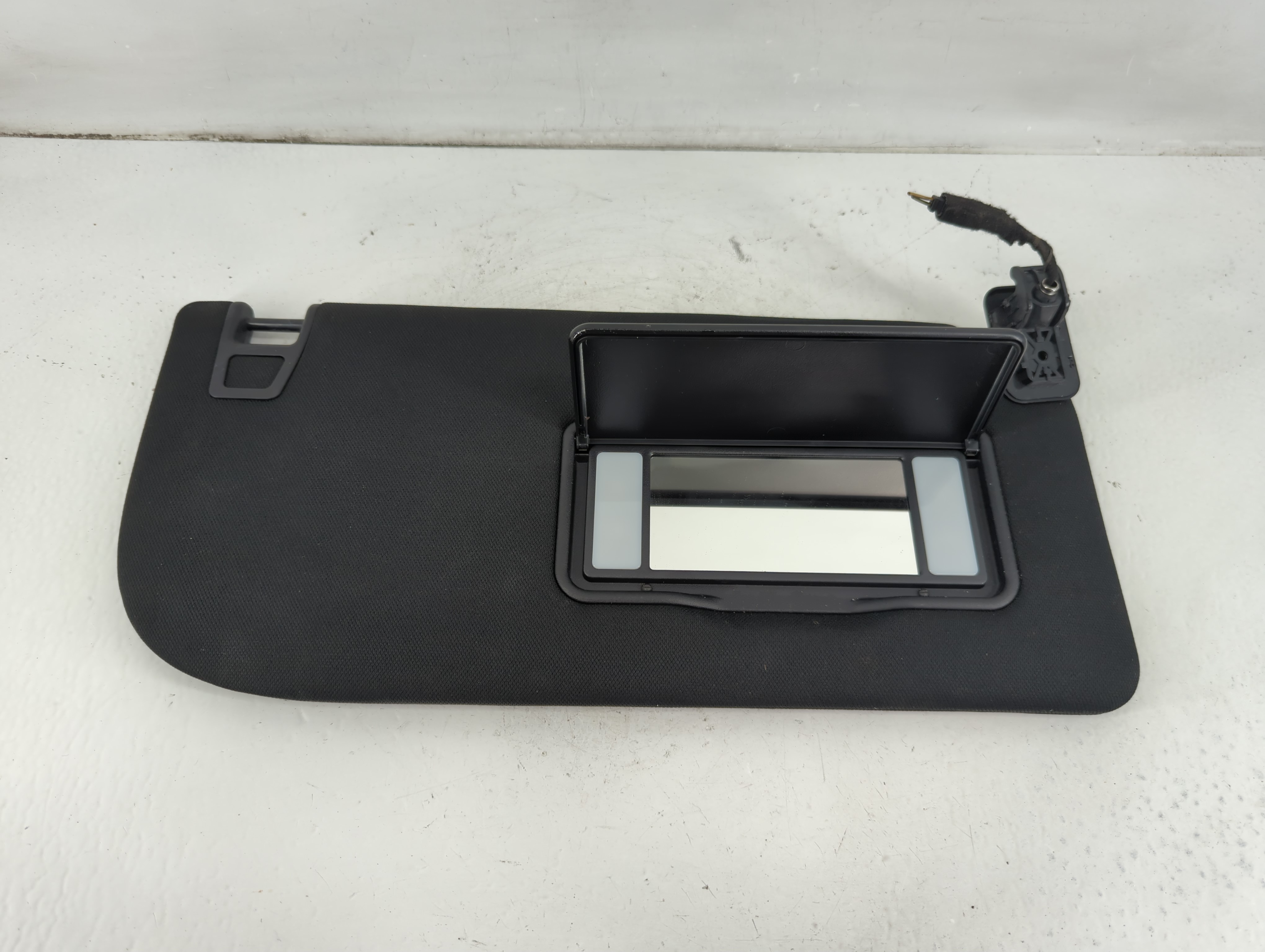 2015-2022 Ford Mustang Passenger Sun Visor Mirror Right Sunvisor Black 1102694 - Oemusedautoparts1.com