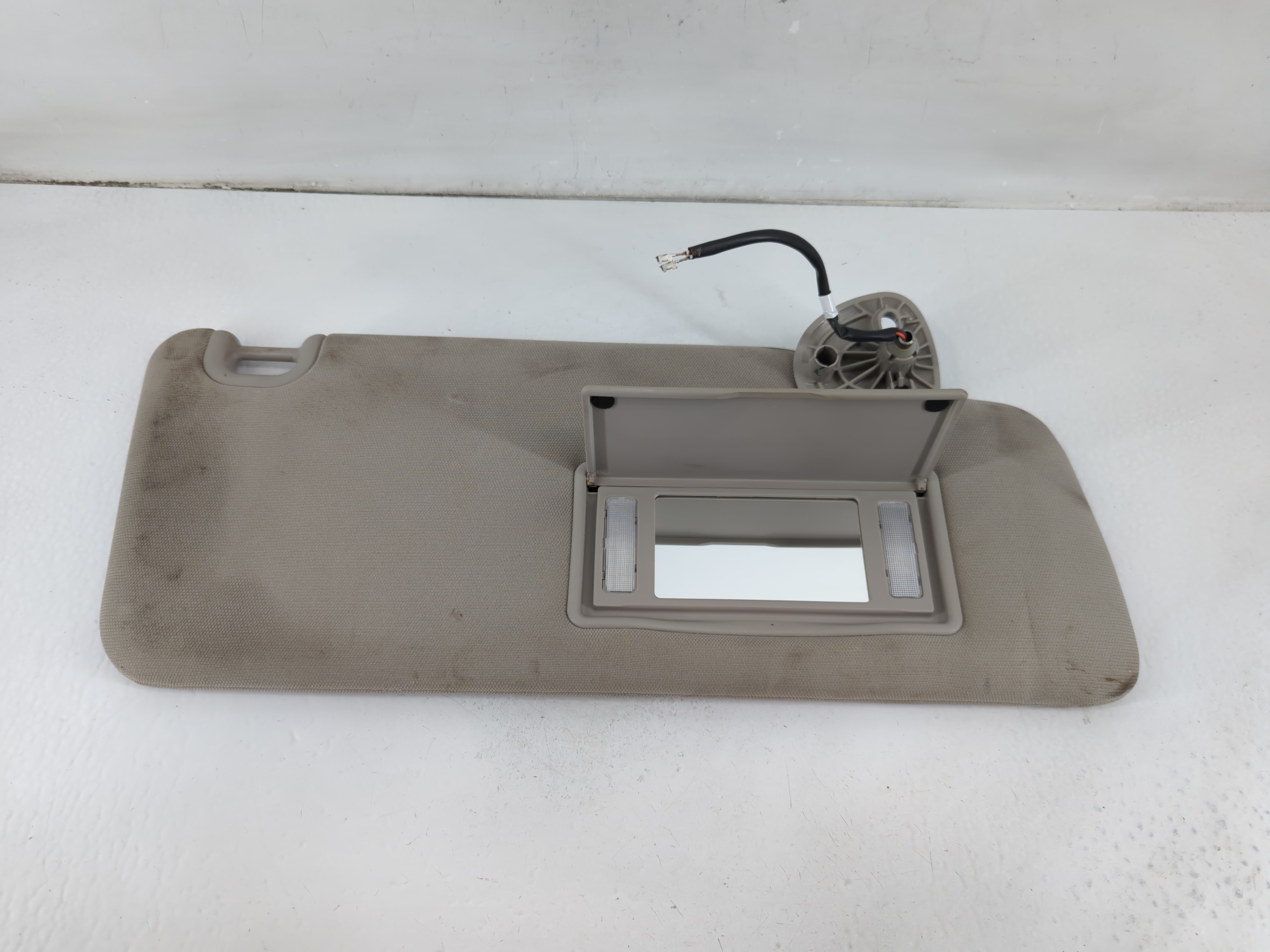 Dodge Ram 1500 Passenger Sun Visor Mirror Right Sunvisor Grey 1102735 - Oemusedautoparts1.com