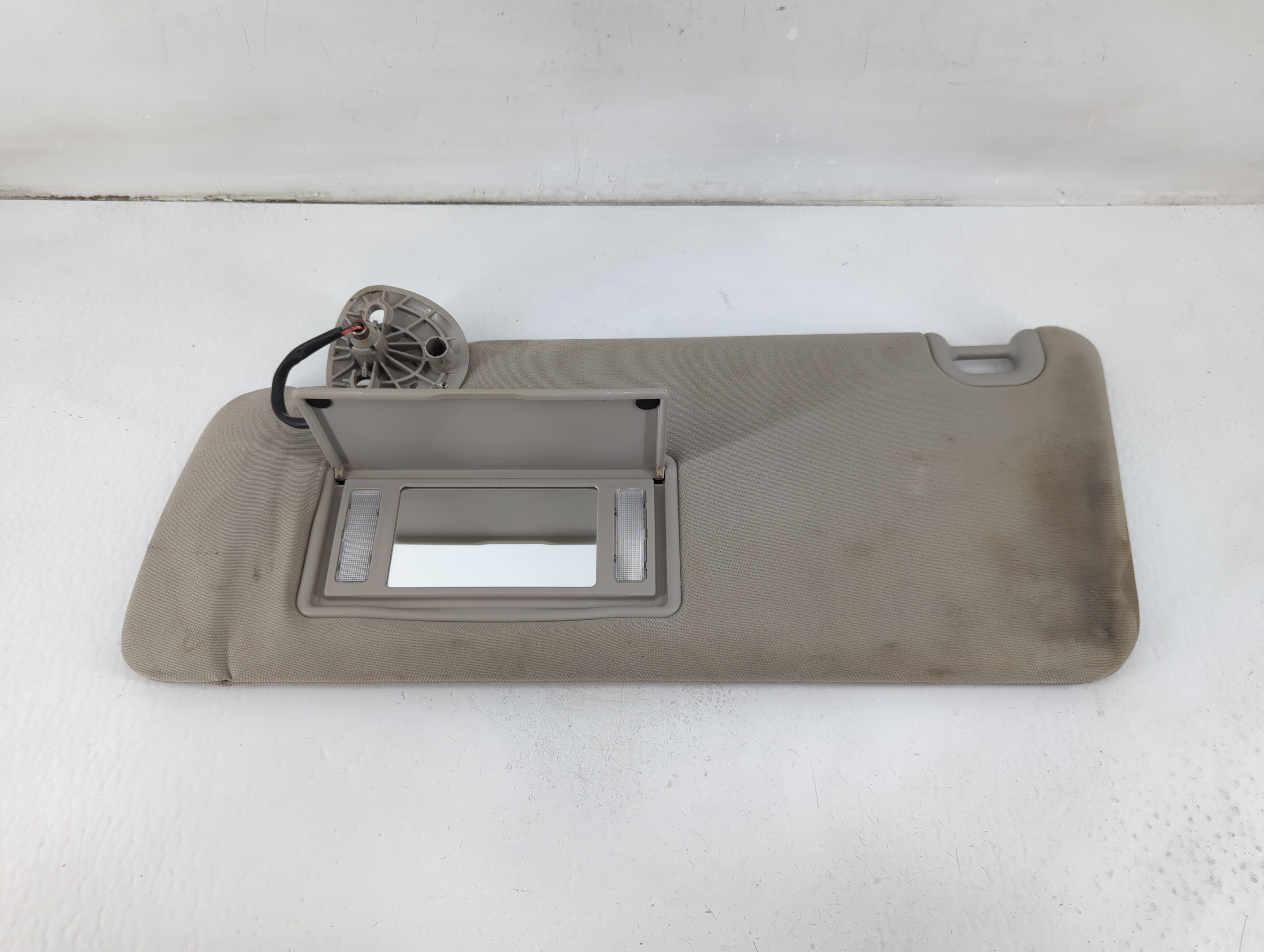 Dodge Ram 1500 Driver Sun Visor Mirror Left Sunvisor Grey 1102740 - Oemusedautoparts1.com