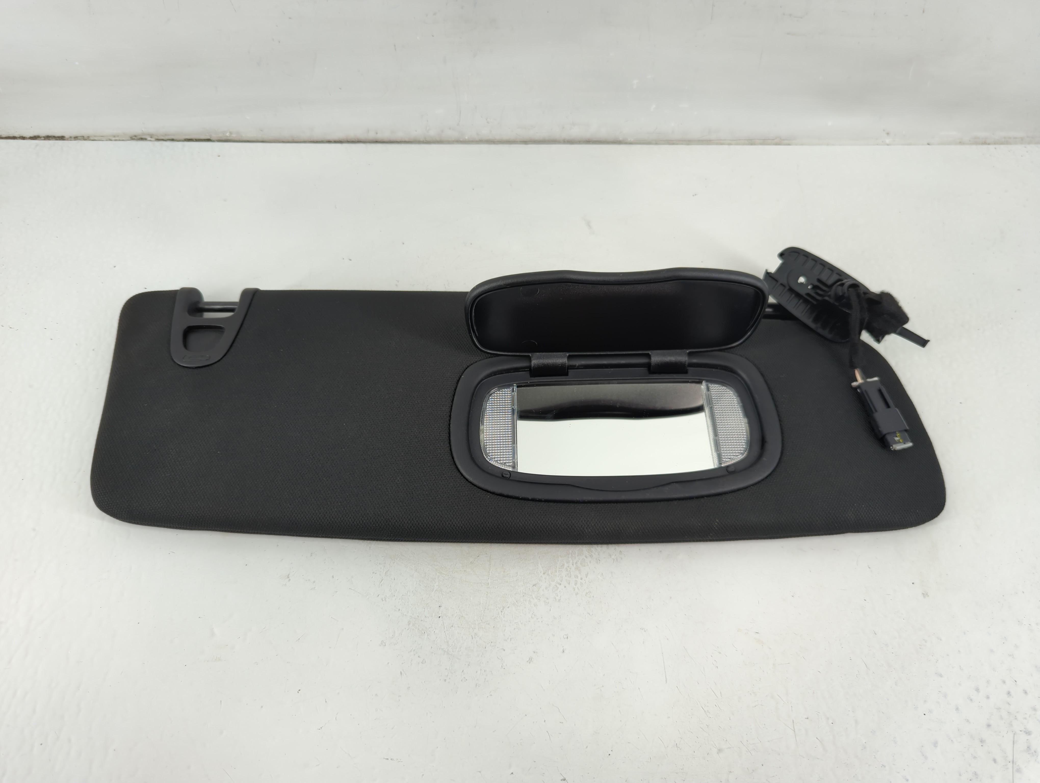 2021-2022 Chrysler Pacifica Passenger Sun Visor Mirror Right Sunvisor 1102767 - Oemusedautoparts1.com