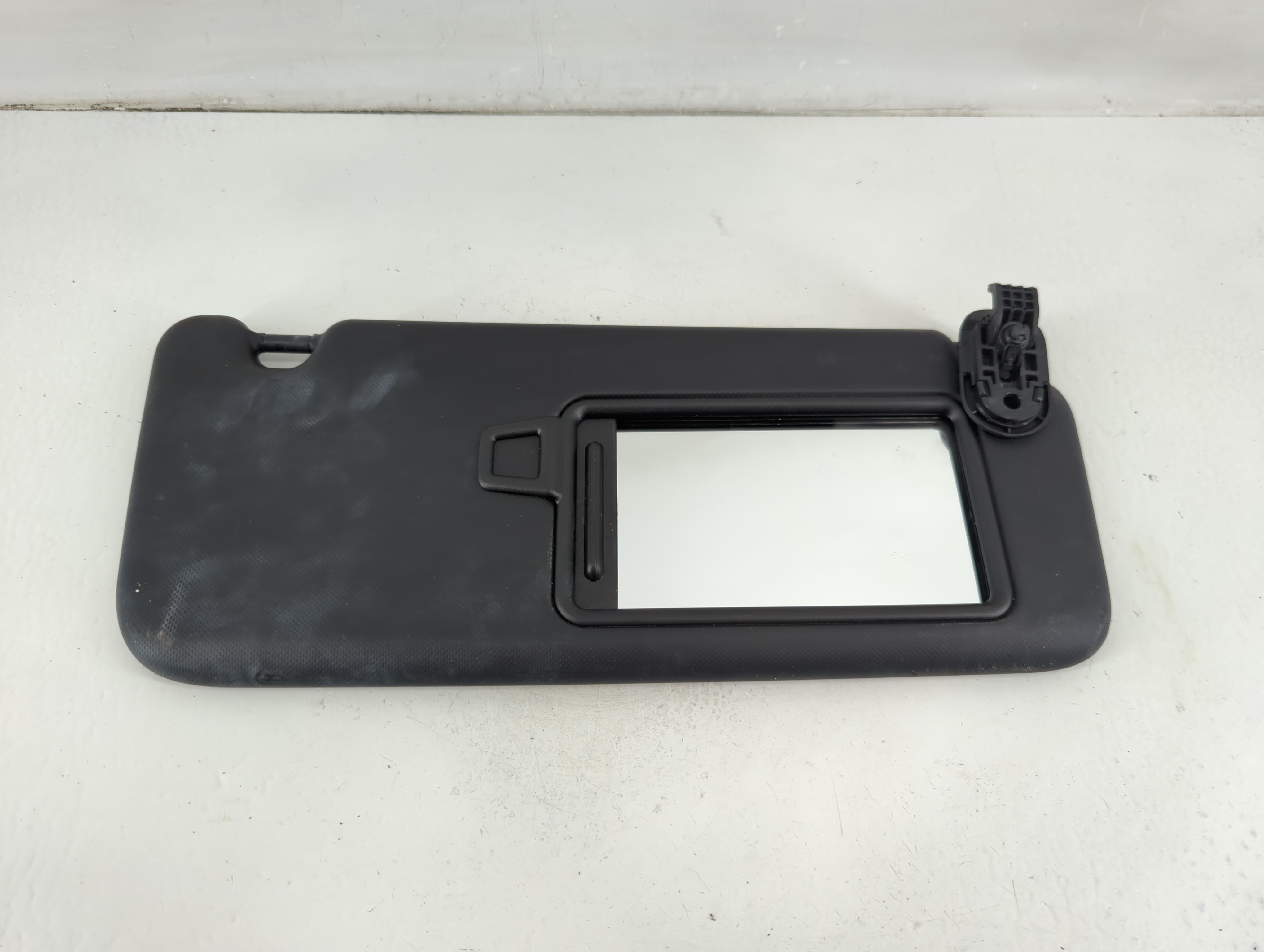 2024 Hyundai Kona Passenger Sun Visor Mirror Right Sunvisor Black 1102775 - Oemusedautoparts1.com