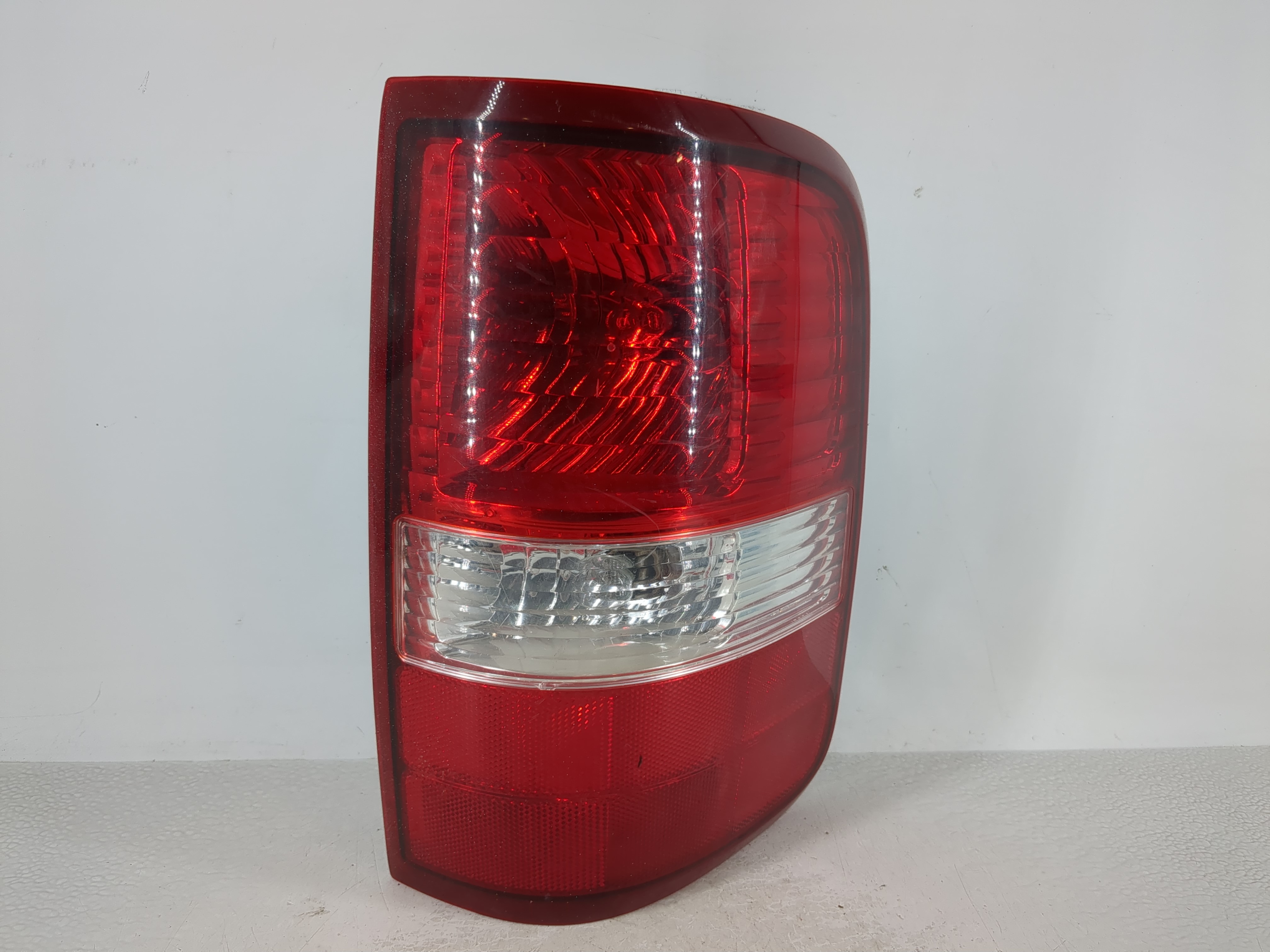 Picture of 2004-2008 Ford F-150 Passenger Right Side Tail Light Taillight Oem 1102781