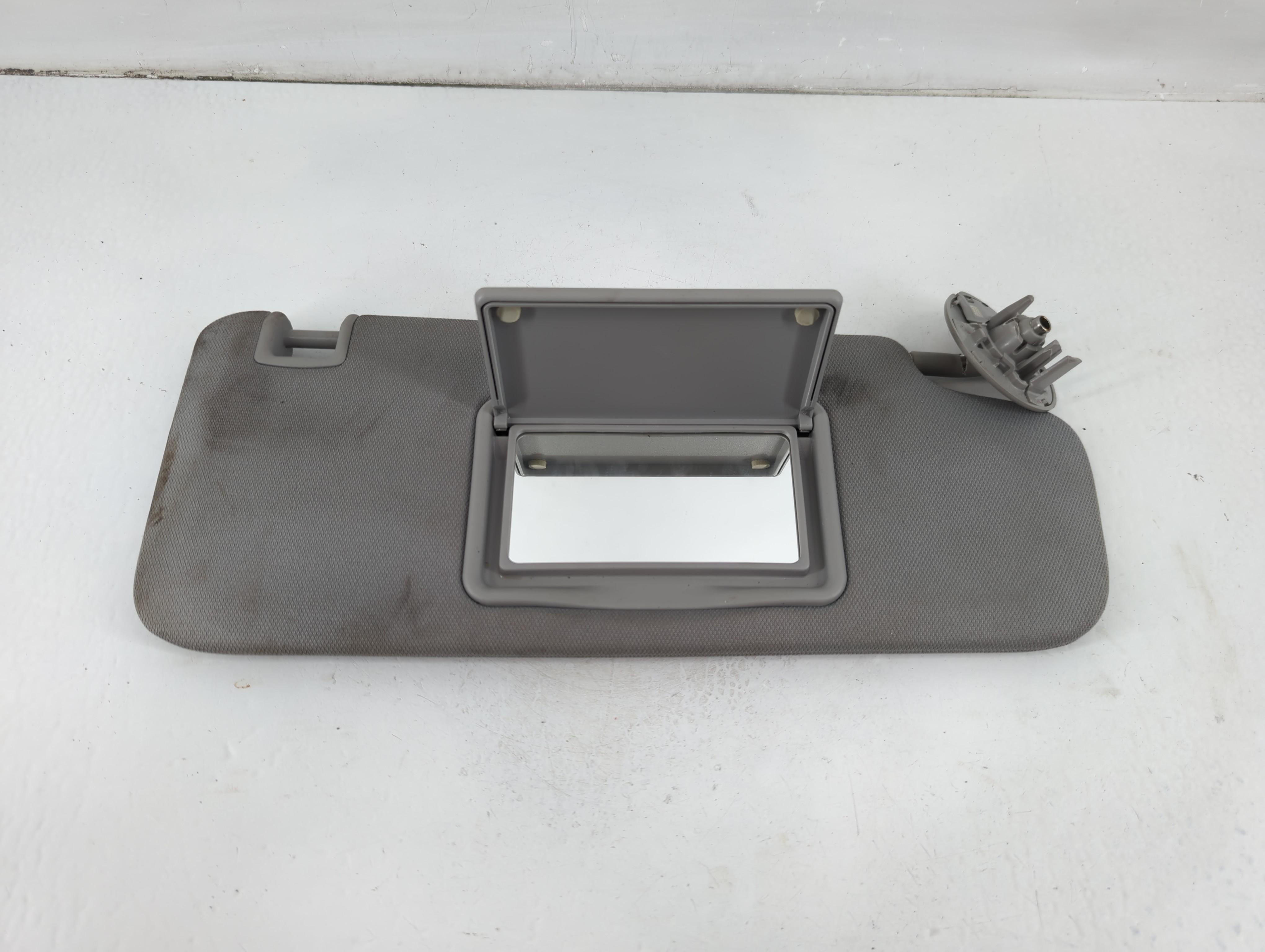 2016-2021 Chevrolet Malibu Passenger Sun Visor Mirror Right Sunvisor 1102797 - Oemusedautoparts1.com