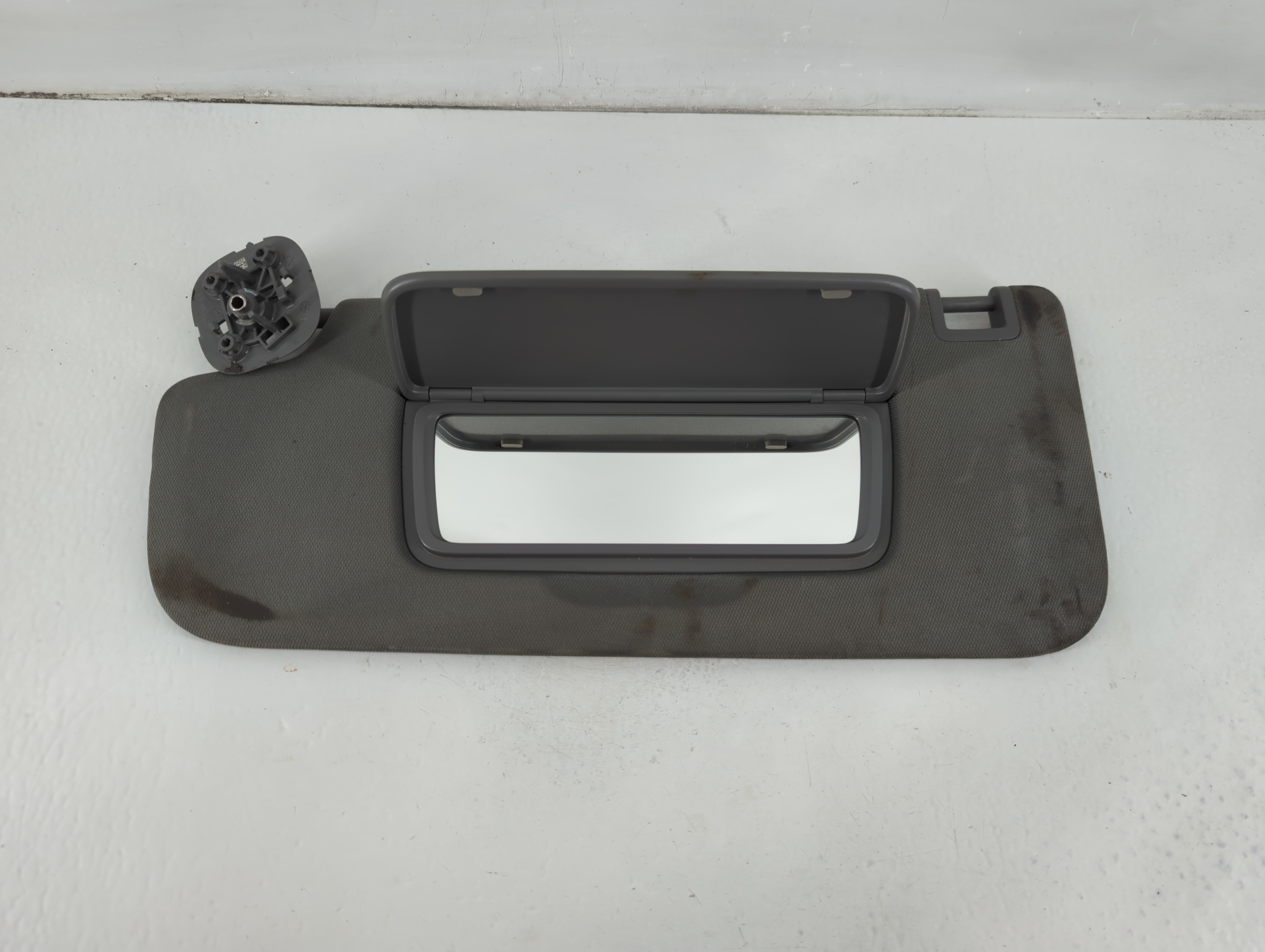 Picture of 2019-2022 Chevrolet Silverado 1500 Driver Sun Visor Mirror Left Sunvisor 1102827