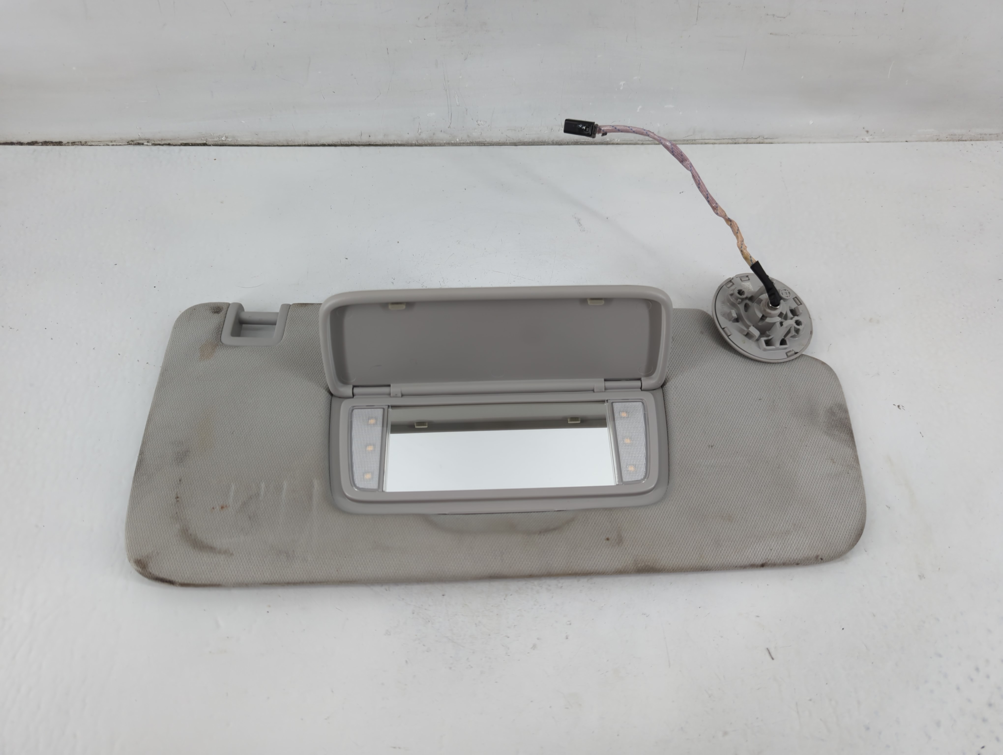 Picture of 2018-2022 Chevrolet Traverse Passenger Sun Visor Mirror Right Sunvisor 1102832