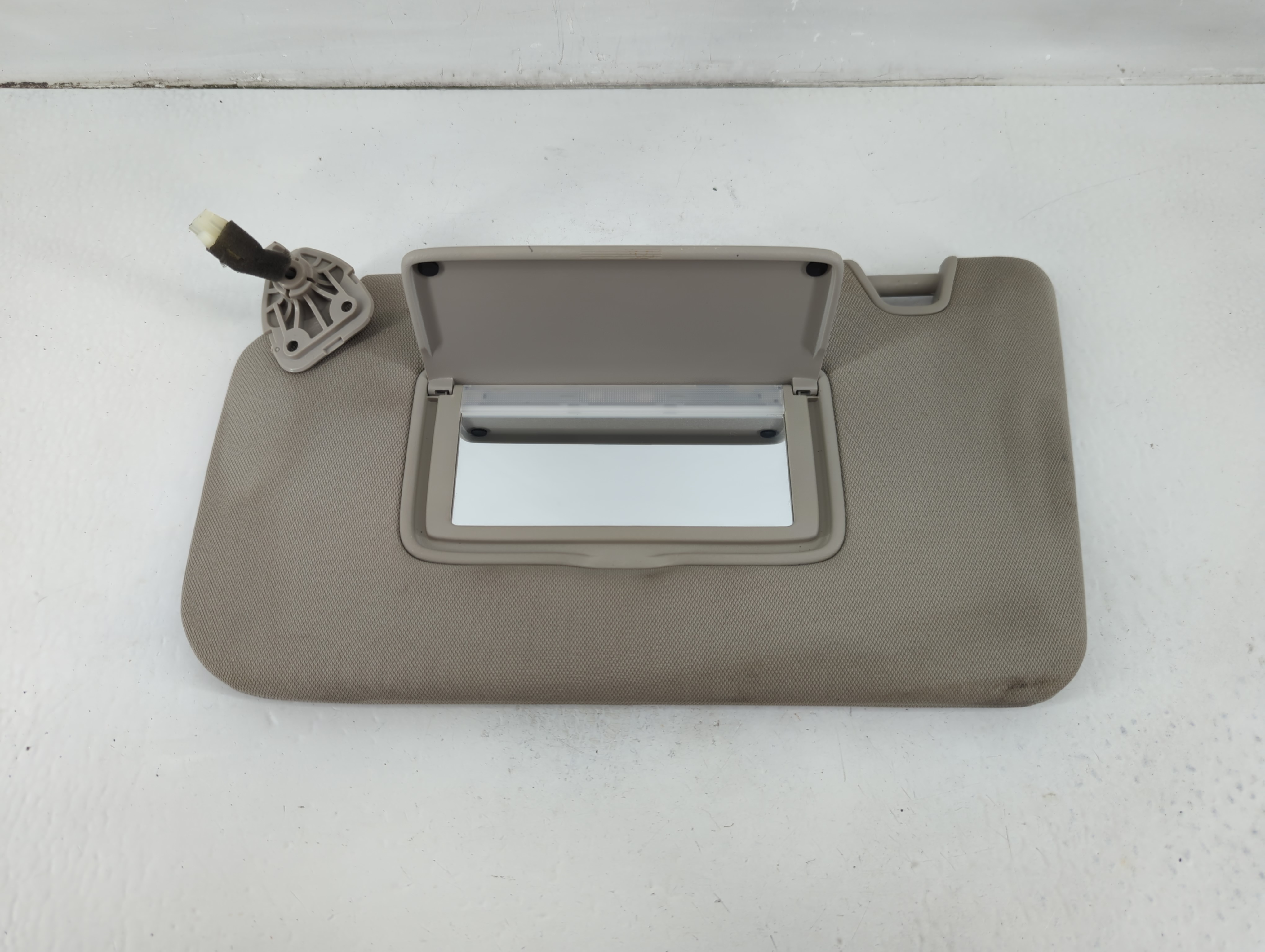 Picture of 2018-2020 Nissan Rogue Driver Sun Visor Mirror Left Sunvisor Grey 1102838