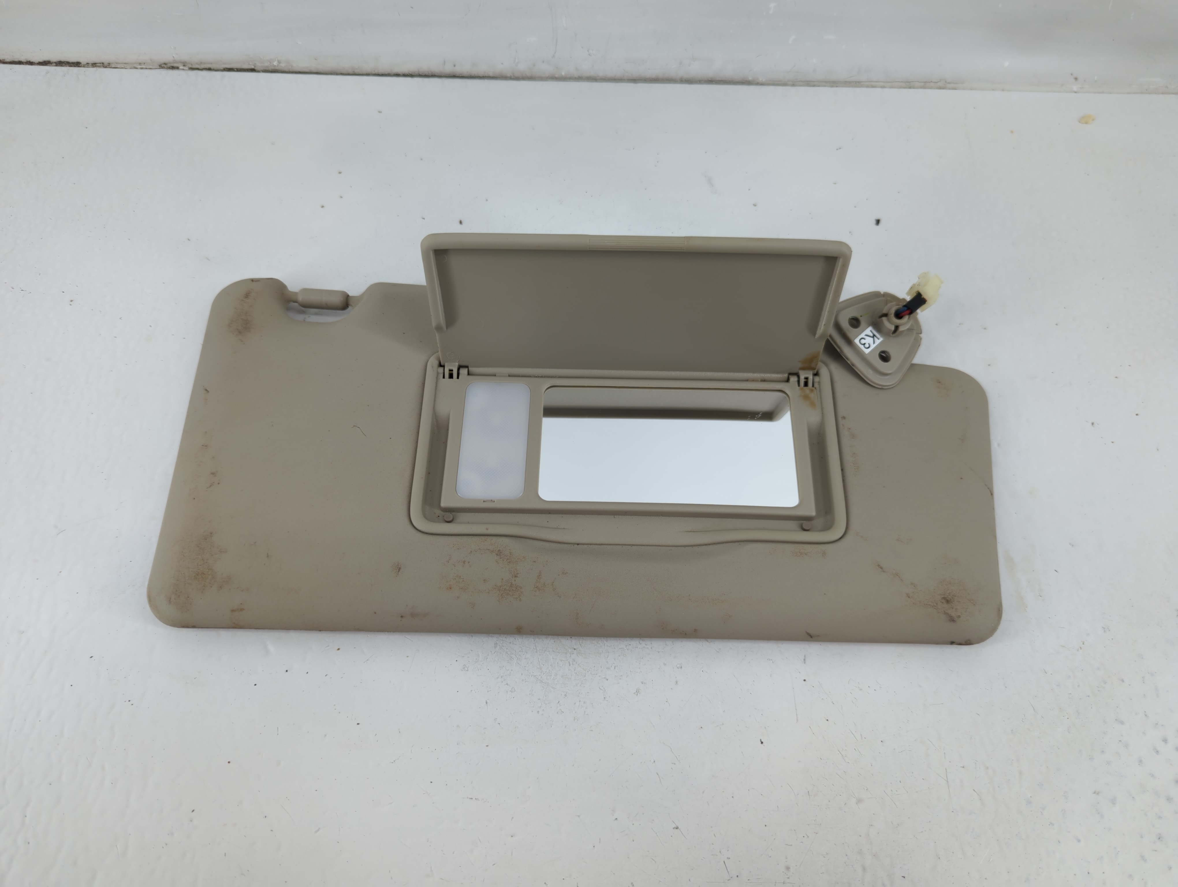 Picture of 2008-2015 Nissan Rogue Passenger Sun Visor Mirror Right Sunvisor 1102859