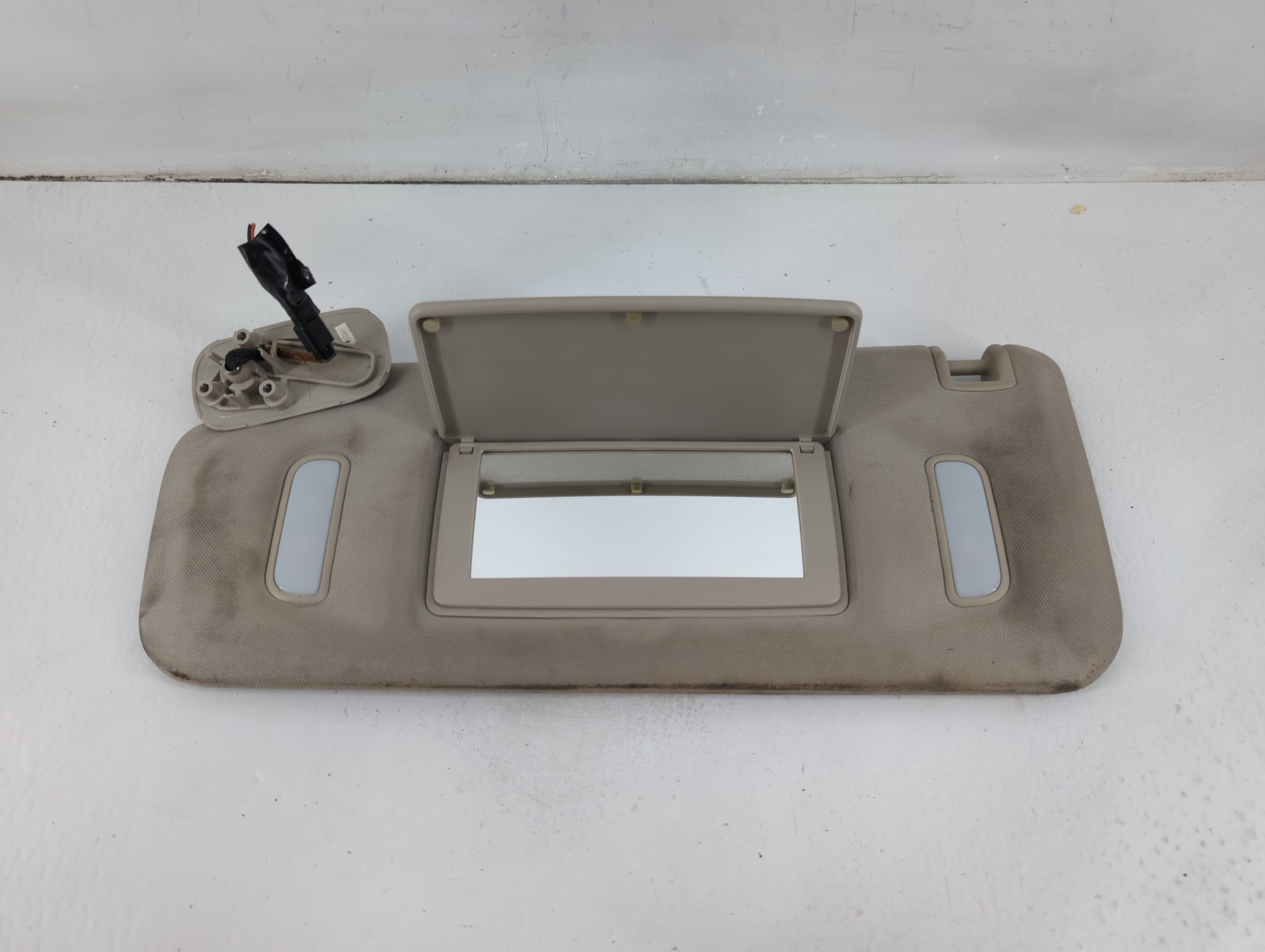 Picture of 2007-2014 Chevrolet Suburban 1500 Driver Sun Visor Mirror Left Sunvisor 1102861