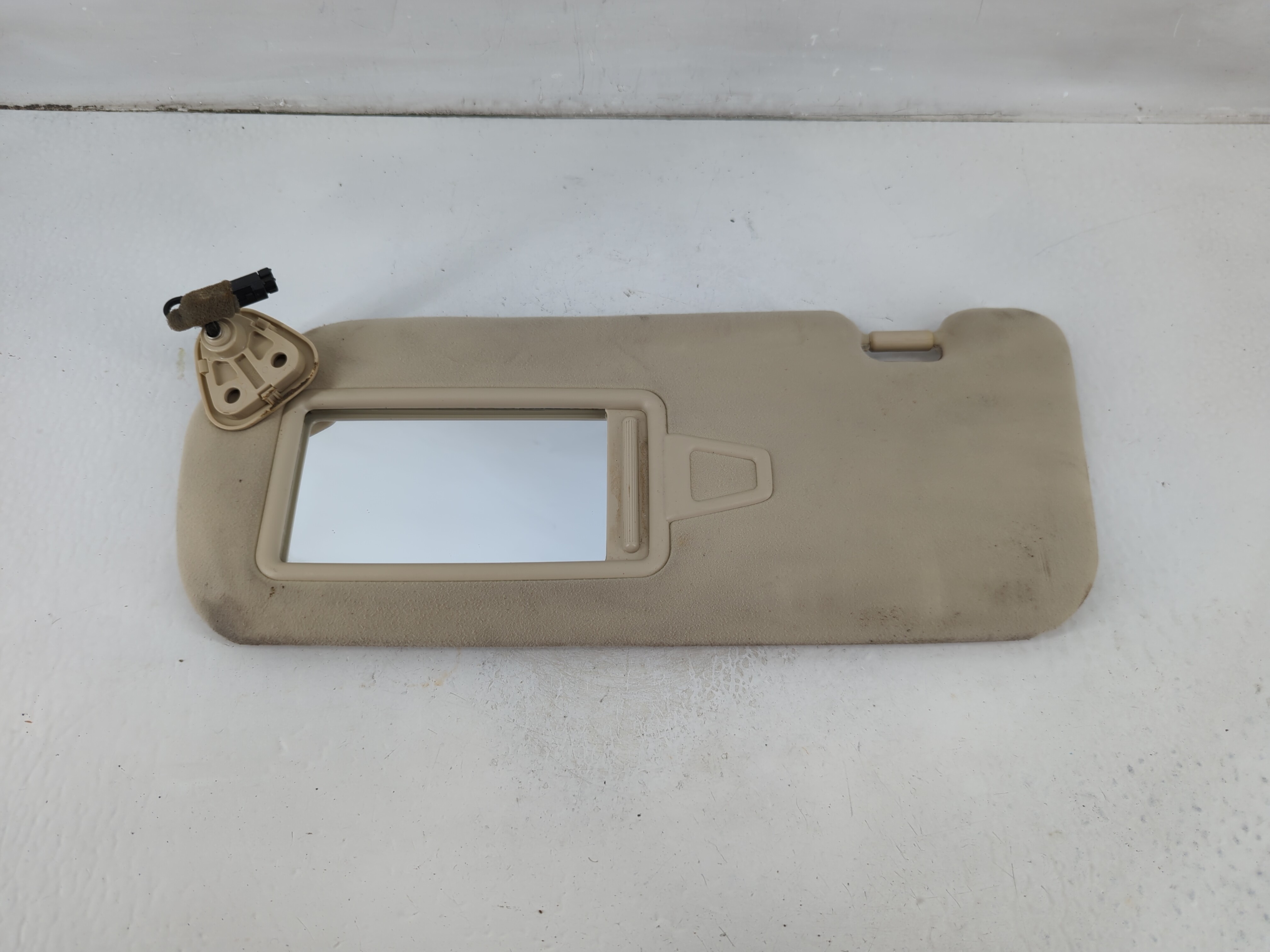 2014-2016 Kia Cadenza Driver Sun Visor Mirror Left Sunvisor Light Beige 1102885 - Oemusedautoparts1.com