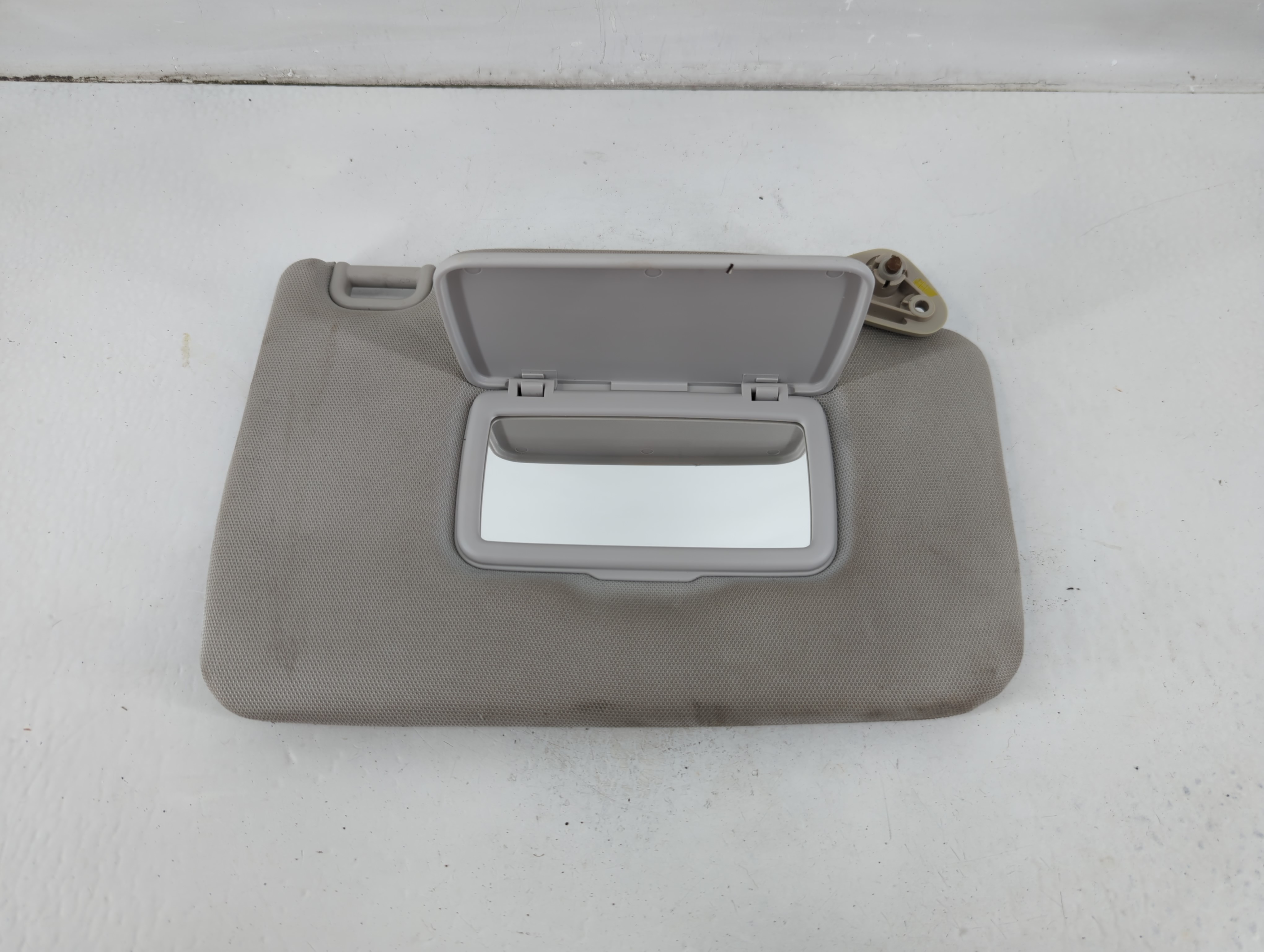 Picture of 2014-2016 Subaru Forester Passenger Sun Visor Mirror Right Sunvisor Grey 1102892