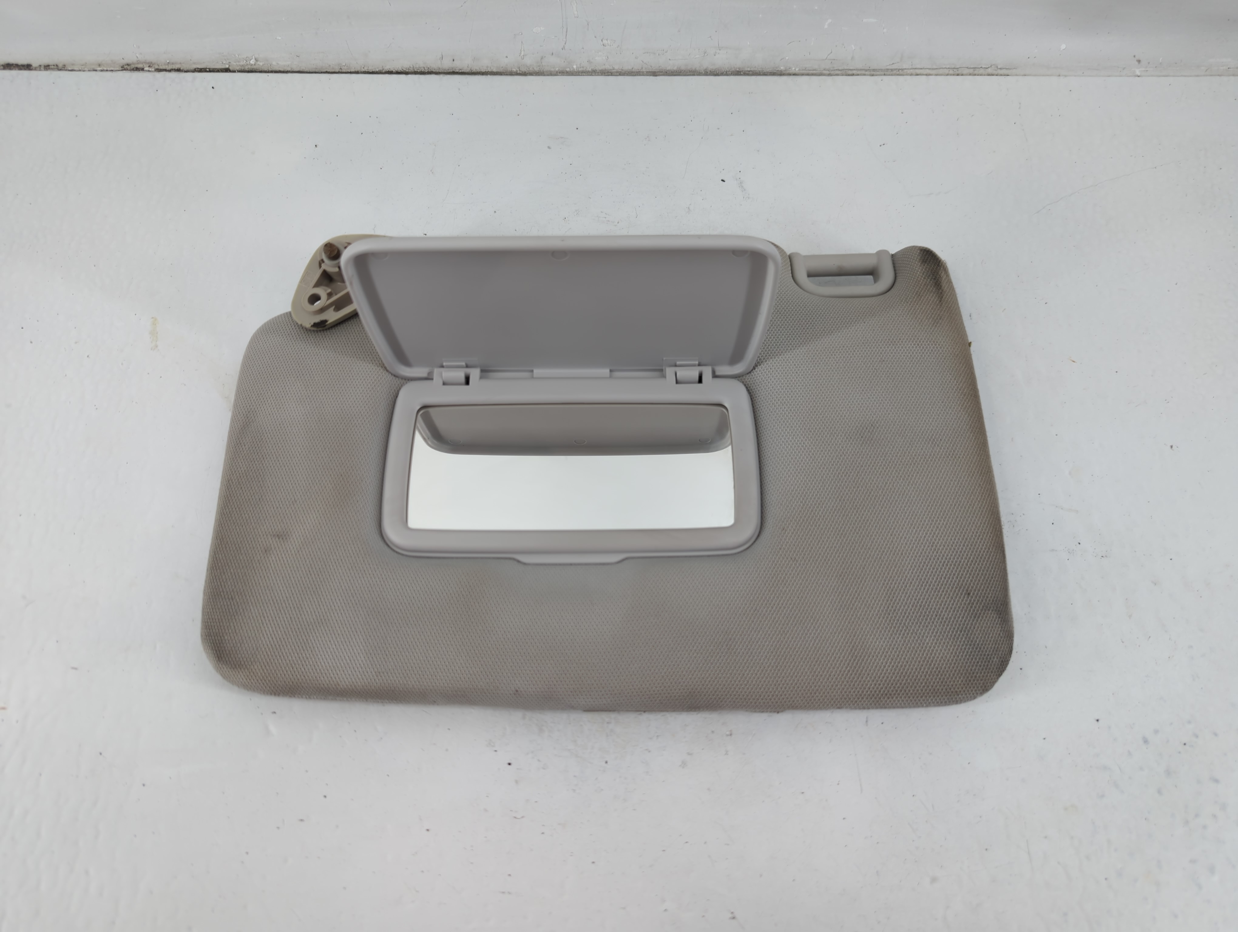 2015 Subaru Forester Driver Sun Visor Mirror Left Sunvisor Grey 1102893 - Oemusedautoparts1.com
