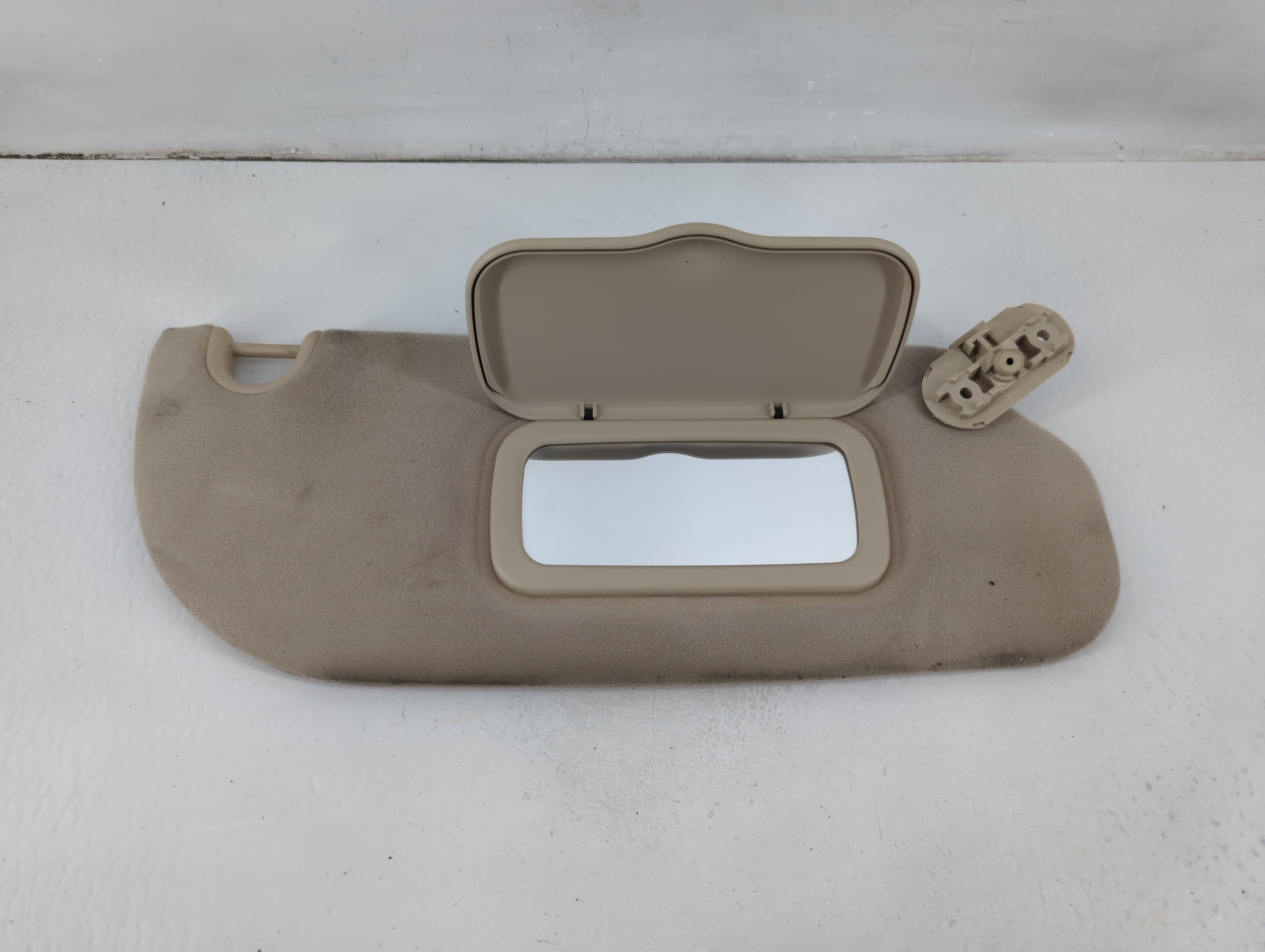 2001-2005 Ford Explorer Passenger Sun Visor Mirror Right Sunvisor 1102899 - Oemusedautoparts1.com