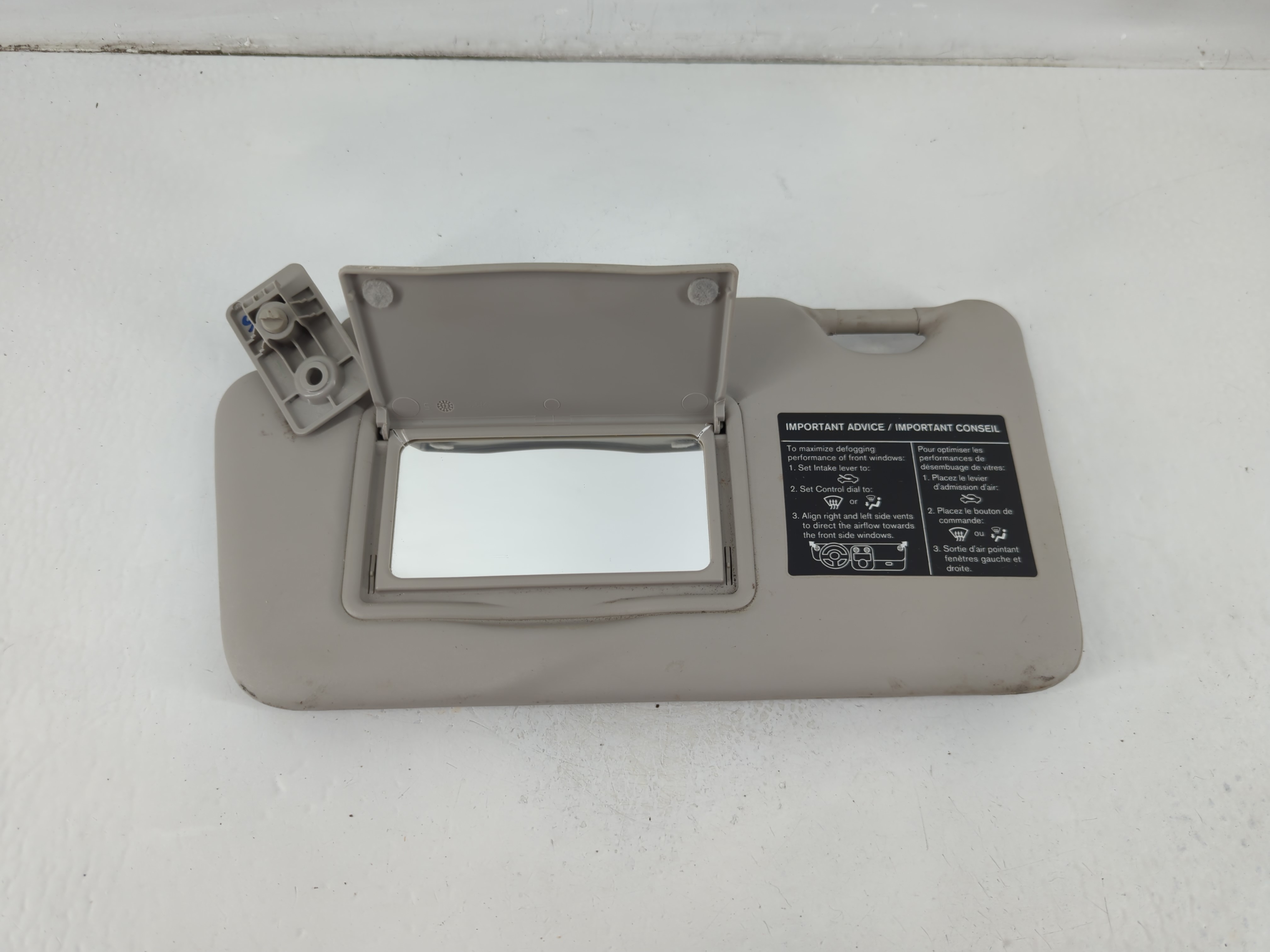 Picture of 2015-2015 Nissan Versa Driver Sun Visor Mirror Left Sunvisor Grey 1102961