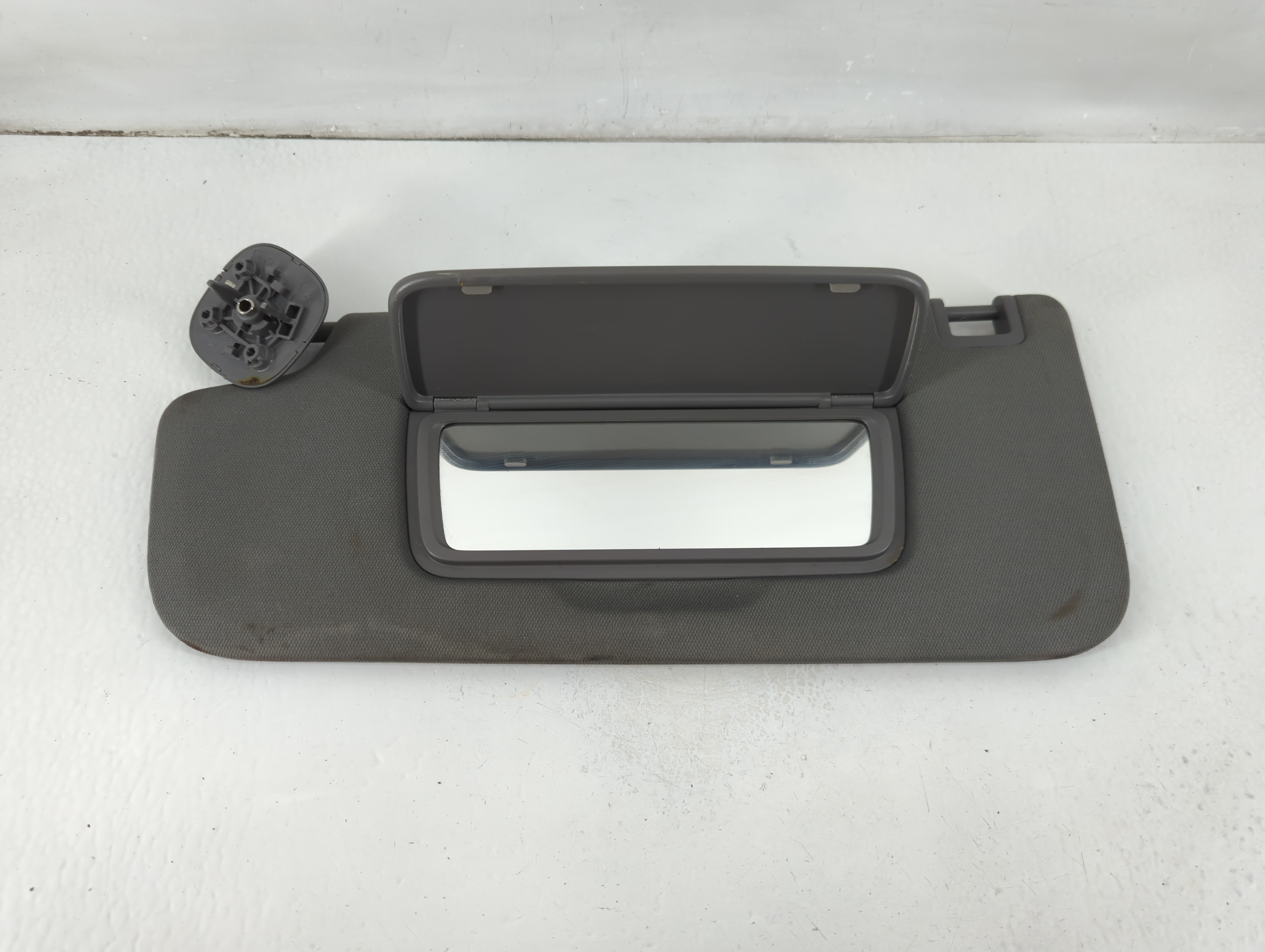 Picture of 2019-2022 Chevrolet Silverado 1500 Driver Sun Visor Mirror Left Sunvisor 1102964