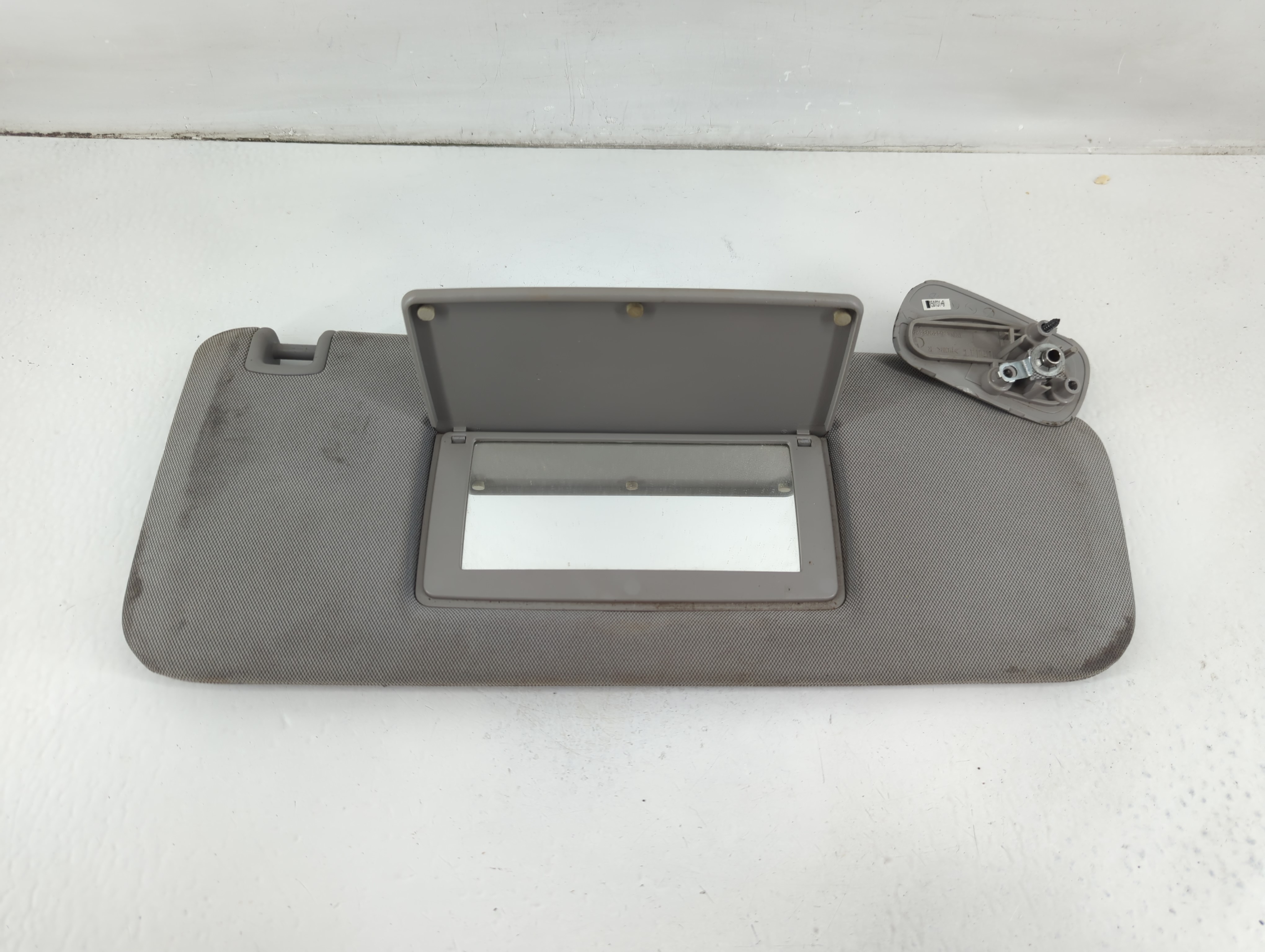 Picture of 2014-2019 Gmc Sierra 1500 Passenger Sun Visor Mirror Right Sunvisor Grey 1102979