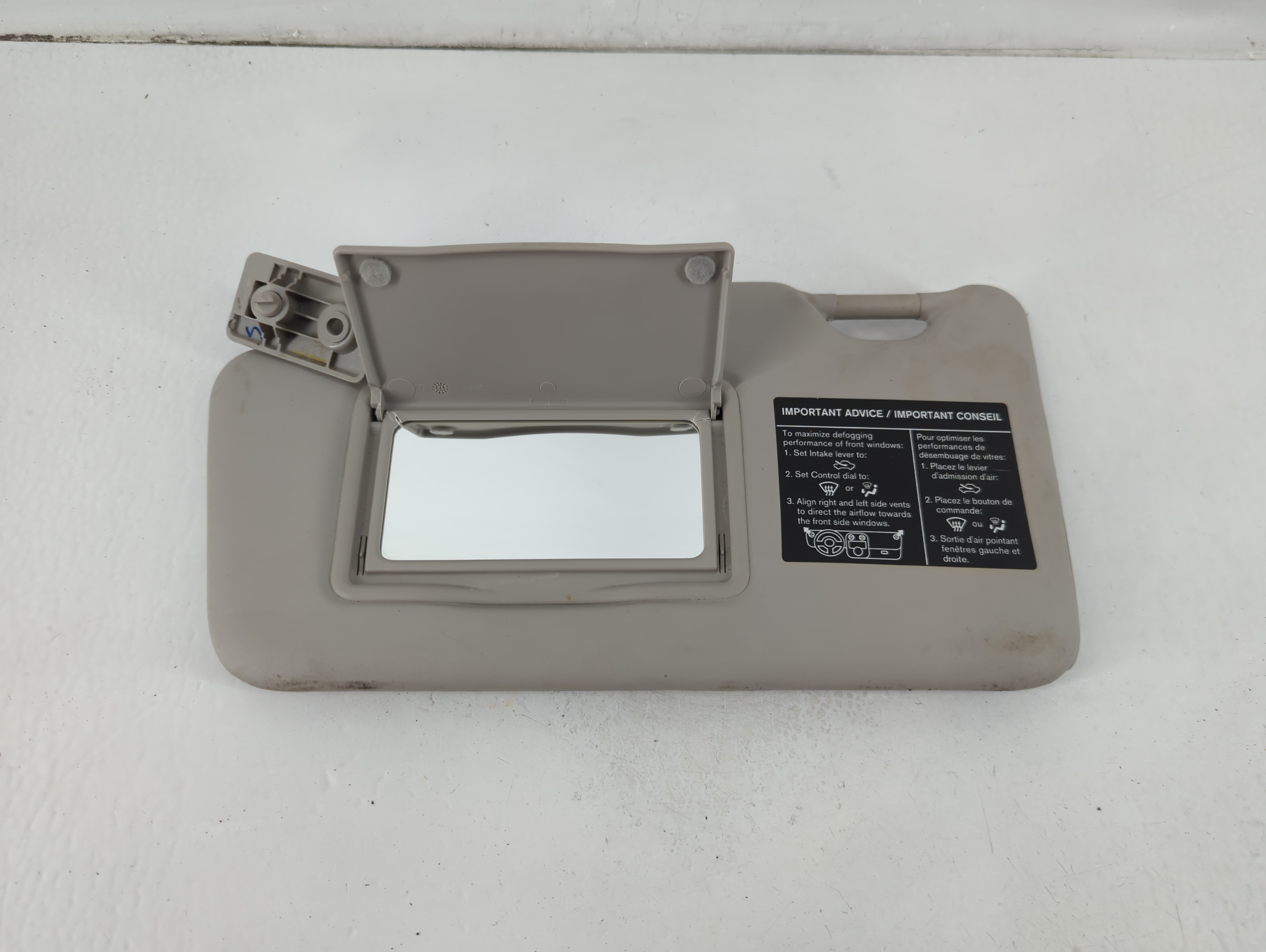 Picture of 2015-2015 Nissan Versa Driver Sun Visor Mirror Left Sunvisor Grey 1102981