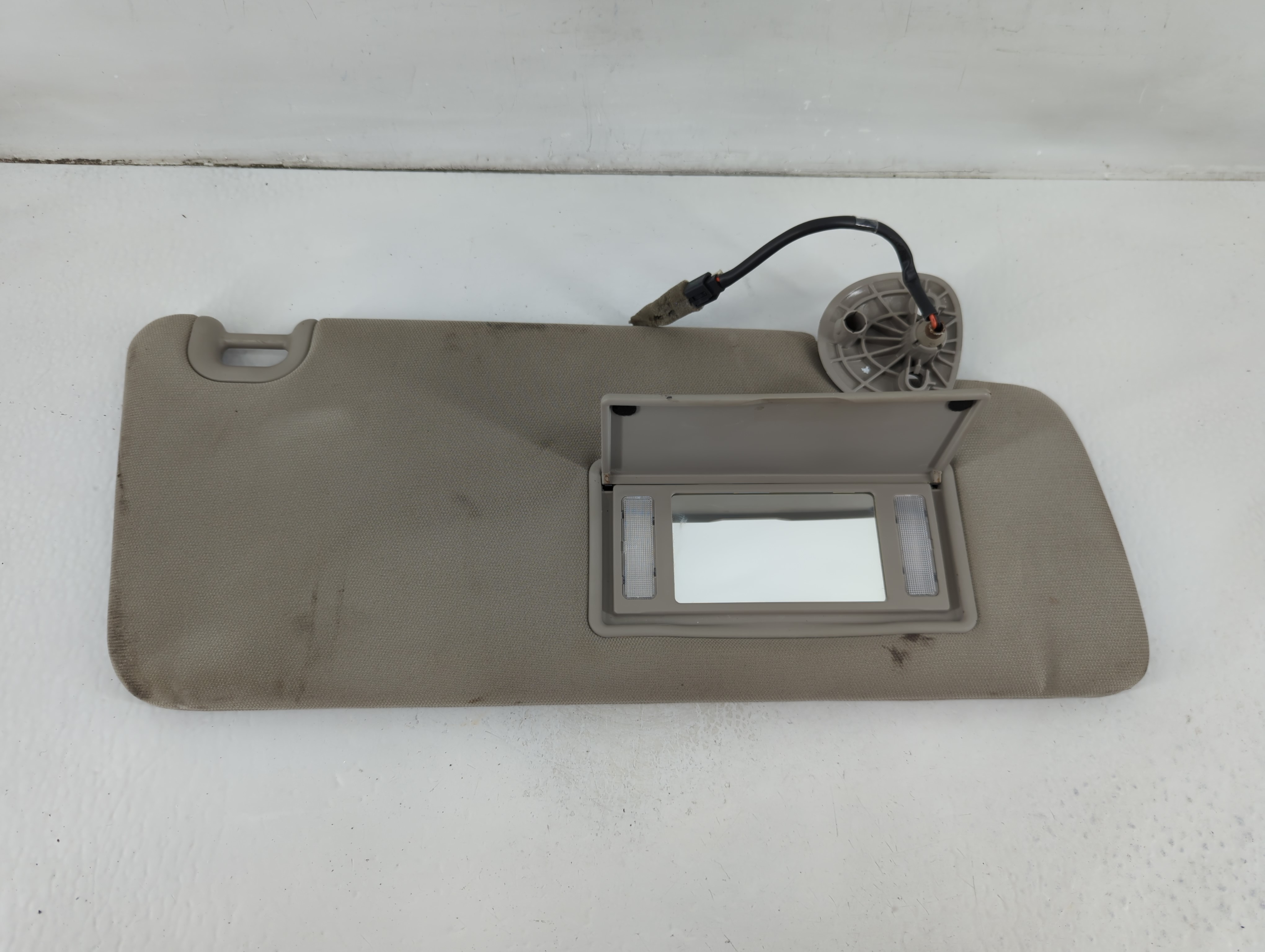 Dodge Ram 1500 Passenger Sun Visor Mirror Right Sunvisor Grey 1103007 - Oemusedautoparts1.com